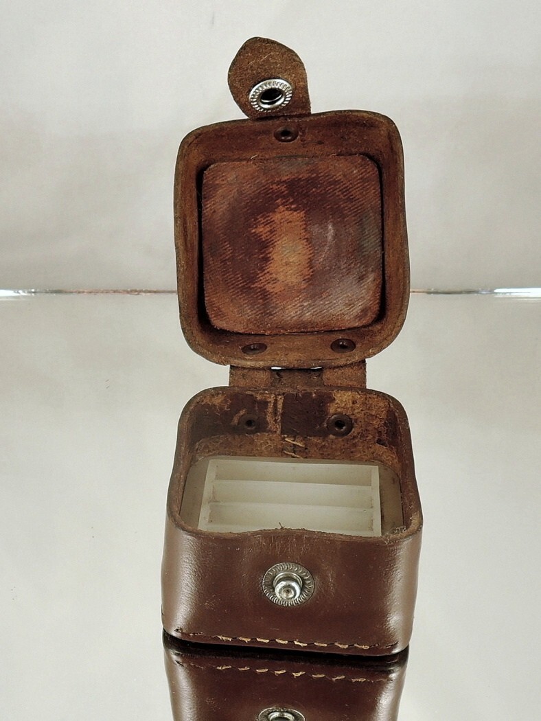 FLEXARET MEOPTA Leather box for a square lens hood B40 and four filters B36 used