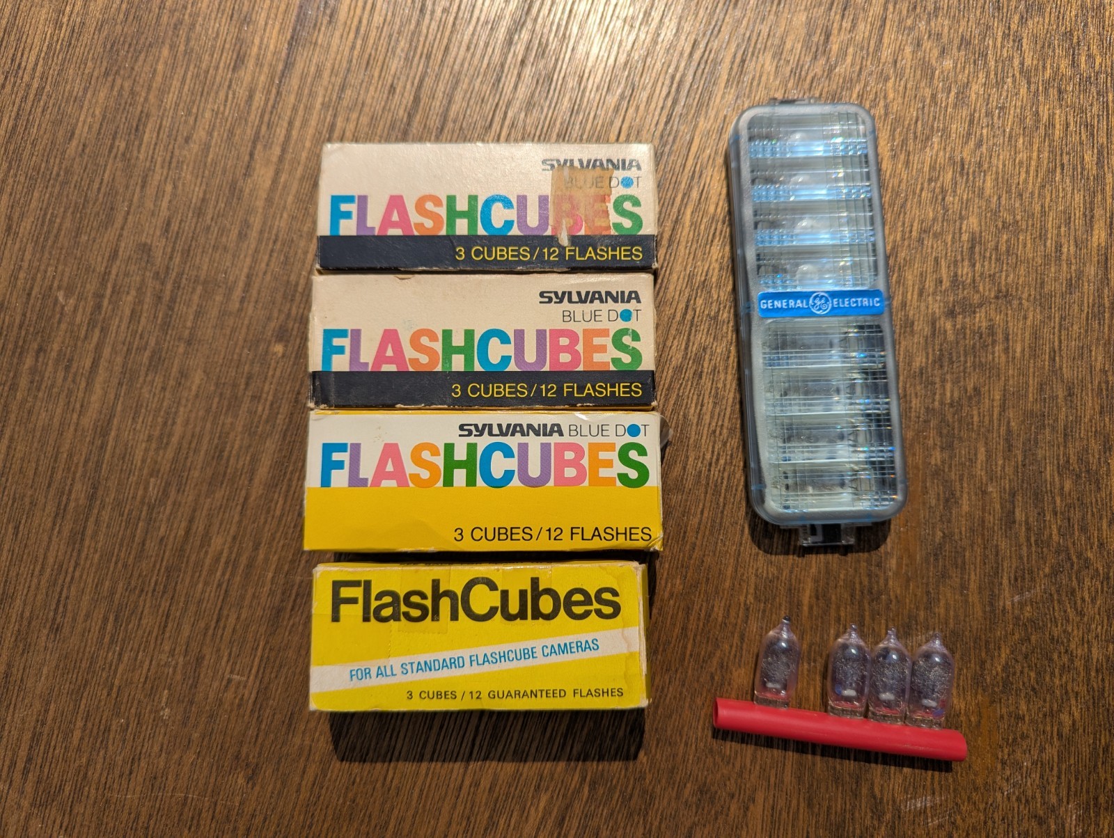 Sylvania Blue Dot / GE MagiCubes Lot of 12 Flash Cubes – FREE SHIPPING