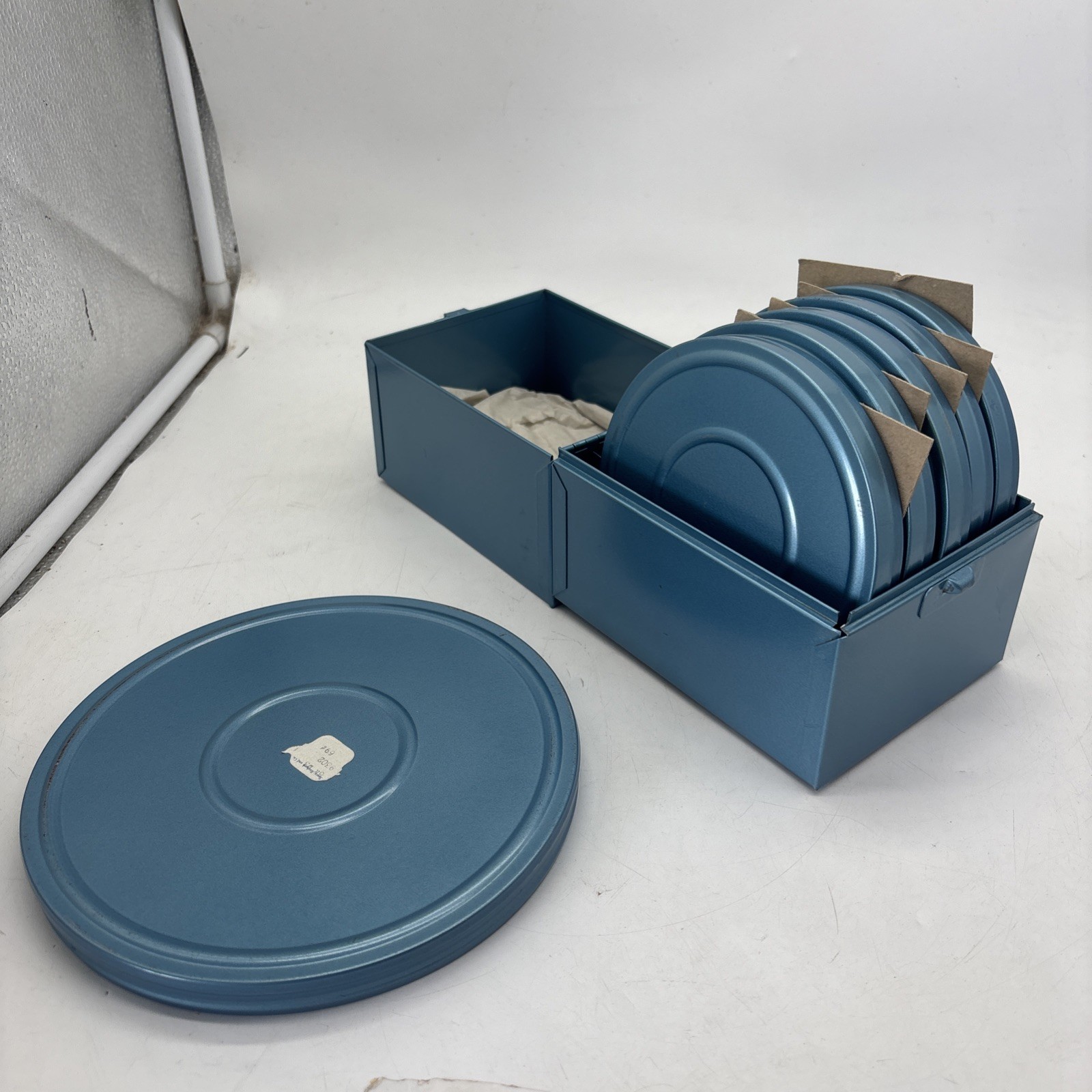 Lot Of 6 Compco 8mm 200′ metal movie reels-cans -carrying Case BLUE EUC Vintage