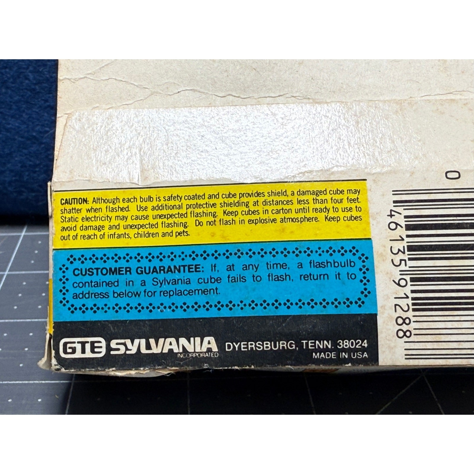 Vintage Sylvania Flashcubes Set of 3 Blue Dot 1977 Packaging Appears Dirty