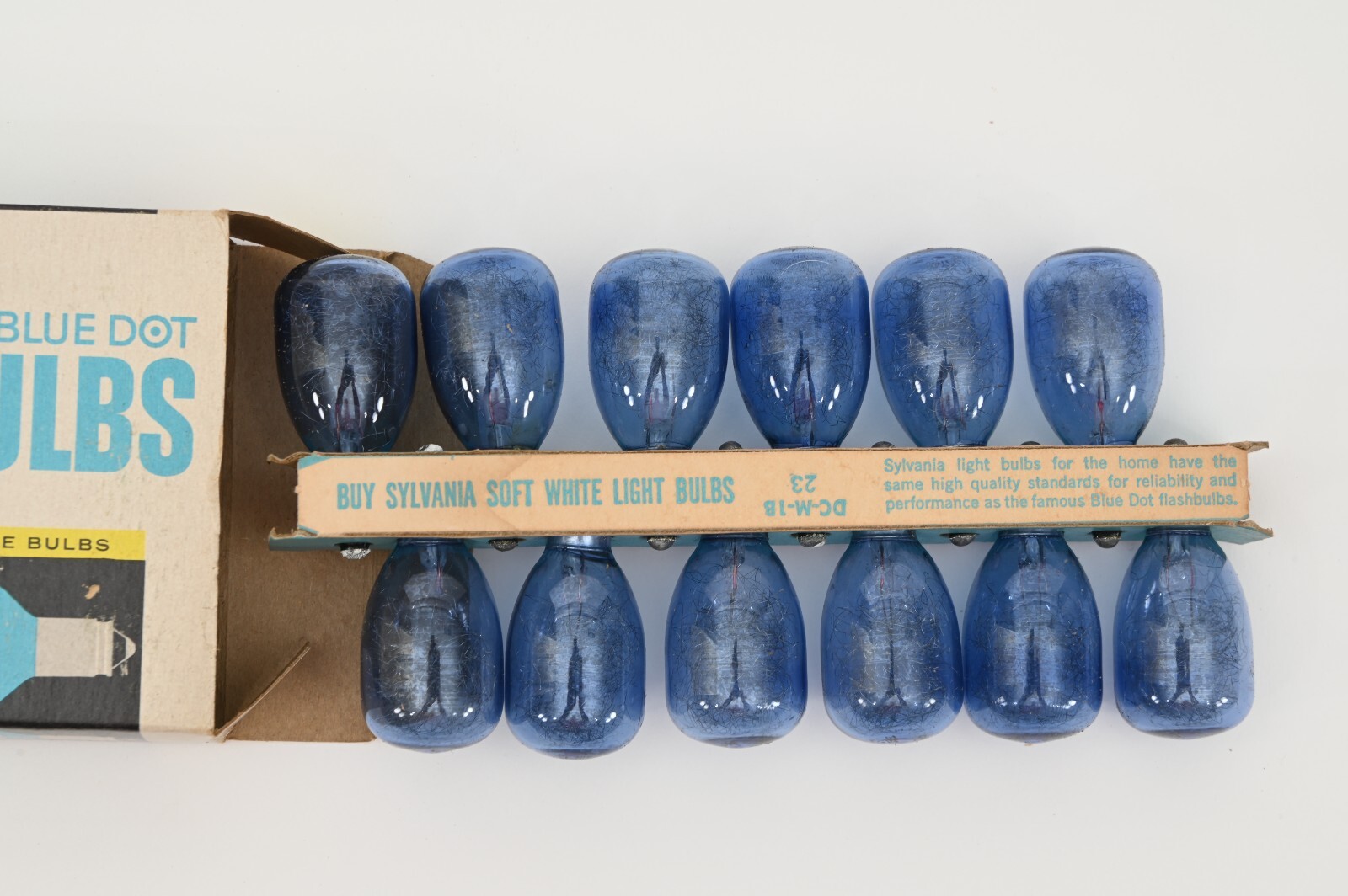 12-pack Vintage Sylvania Blue Dot Flashbulbs M3B with Original Packaging