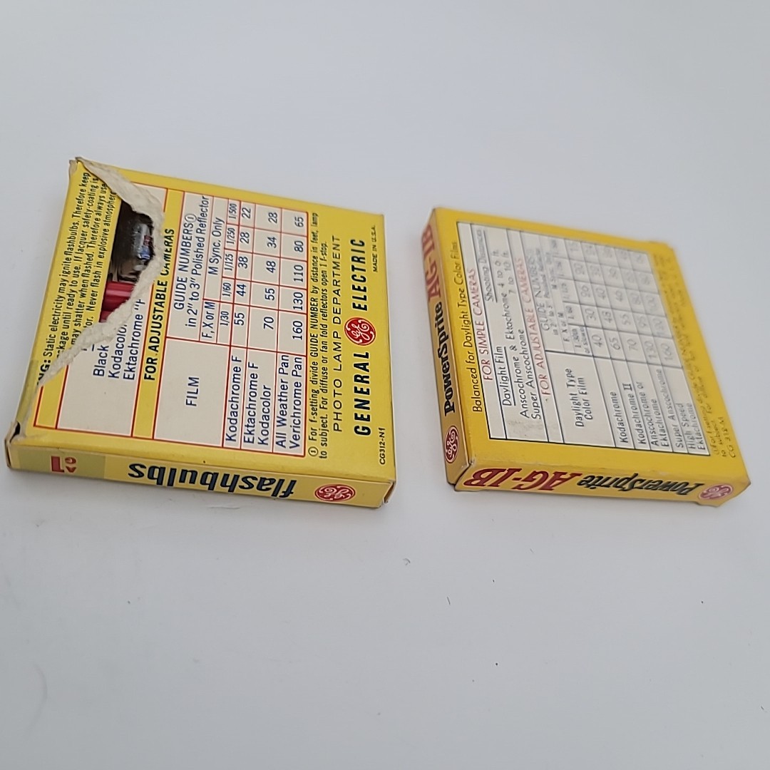 Vintage GE AG-1 AG-1B Flashbulbs NOS Lot 24 Bulbs 2 Boxes General Electric USA