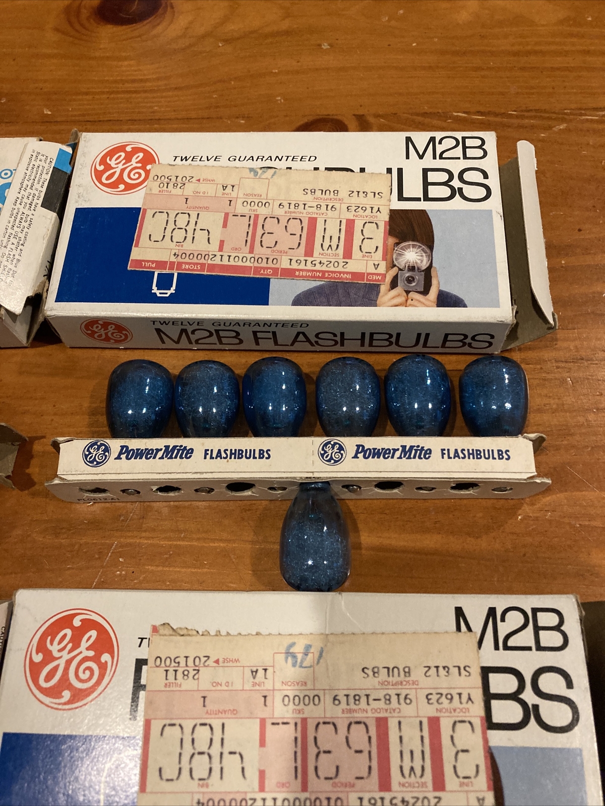 Flashbulb Lot of 37 GE Sylvania Blue Dot M2B Flashbulbs vintage camera box lot