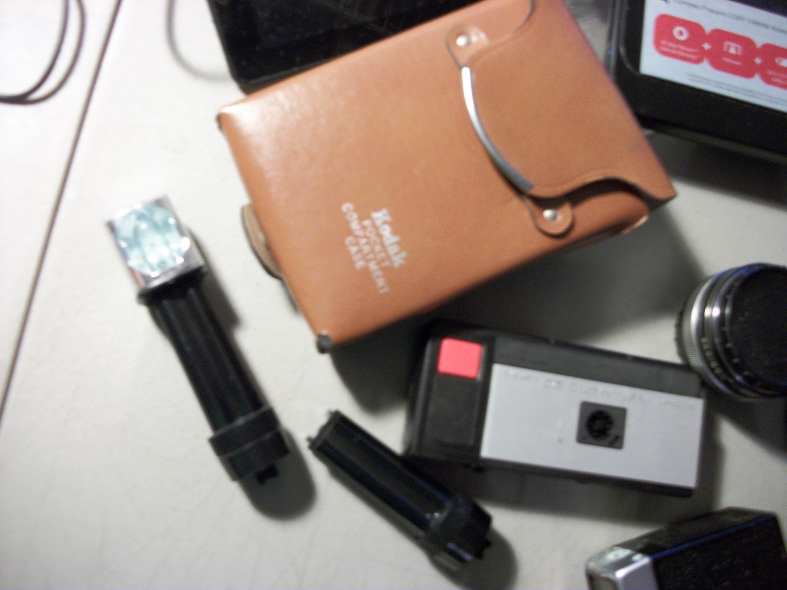 LOT OF ASSORTED CAMERA ACCESORIES VISTA STROBE , SIMA LIGHT , SAMIGON TELEPLUS +