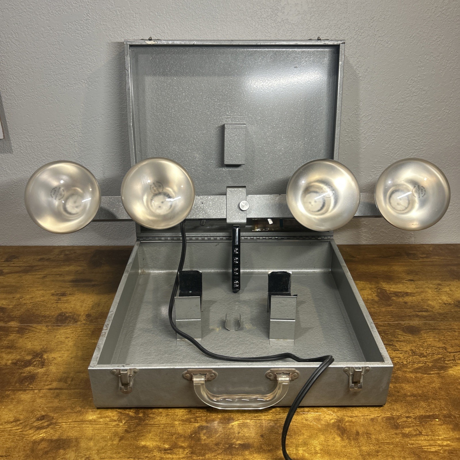 CHICAGO KITCHENWARE 8MM 16MM FILM CAMERA LIGHT BAR COLLAPSIBLE – TESTED (Ex)