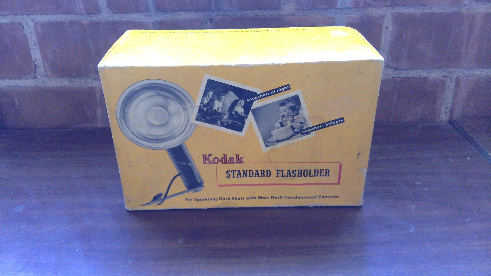 Kodak Standard Flash Holder w/ Standard Bracket & 3 Flash Bulbs