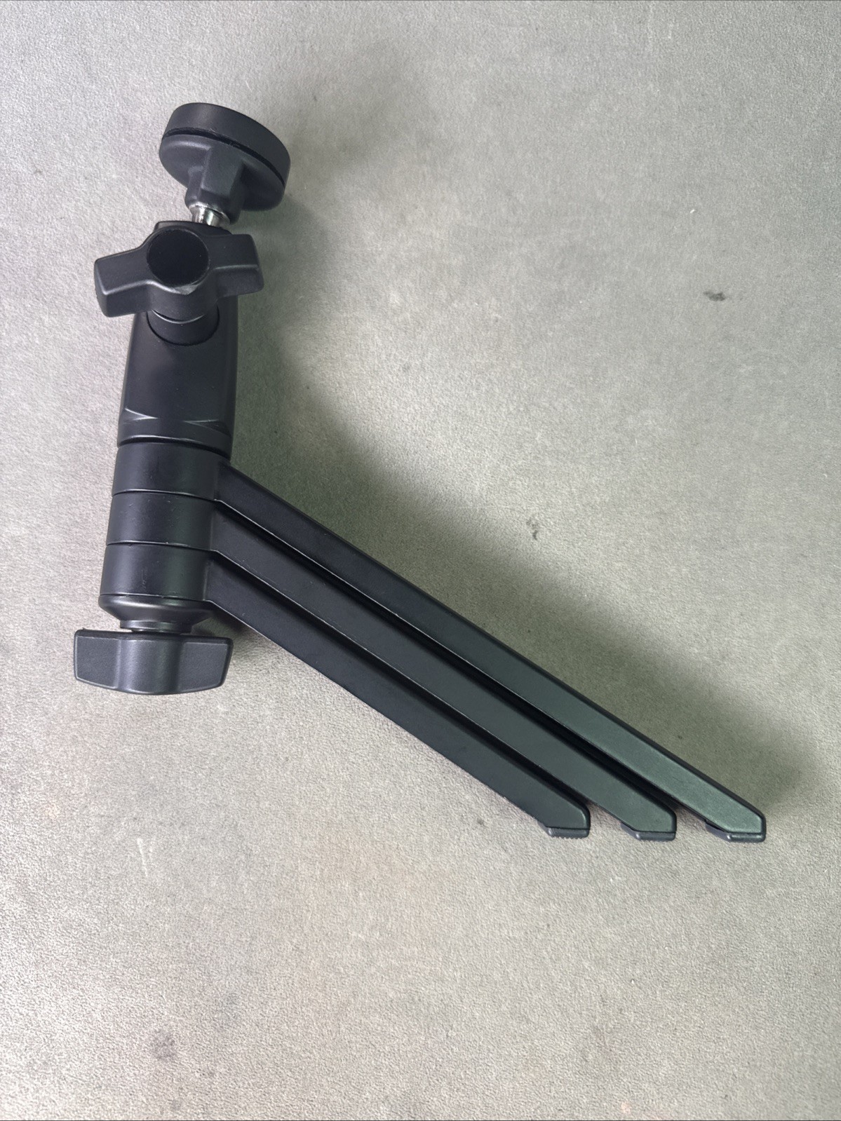Star-D Model 306 Camera Table Top Tripod with Zipper Case
