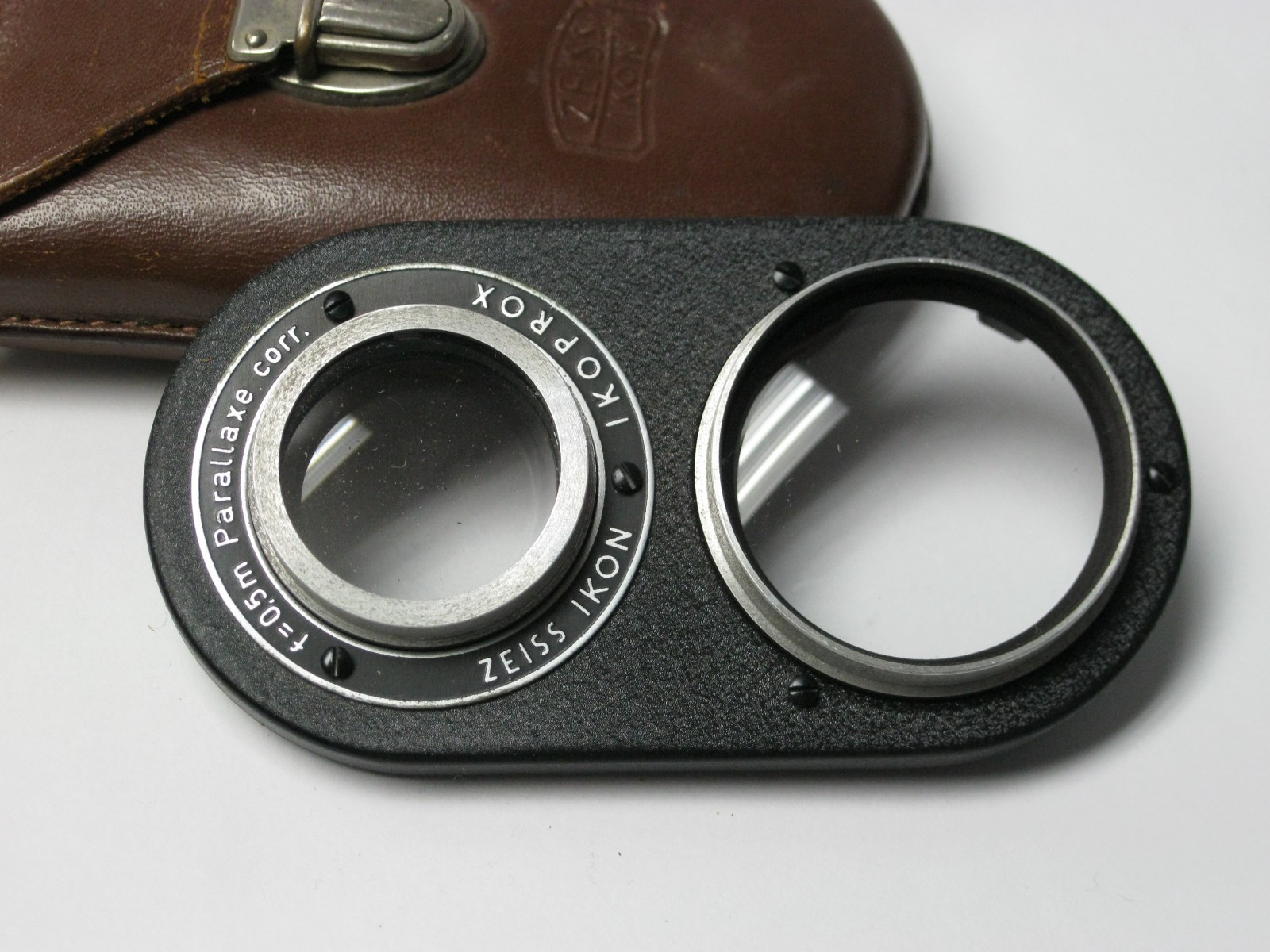 Zeiss Ikon ‘Ikoprox F=0.5m Parallax Correct Close Up Lens Attachment With Case