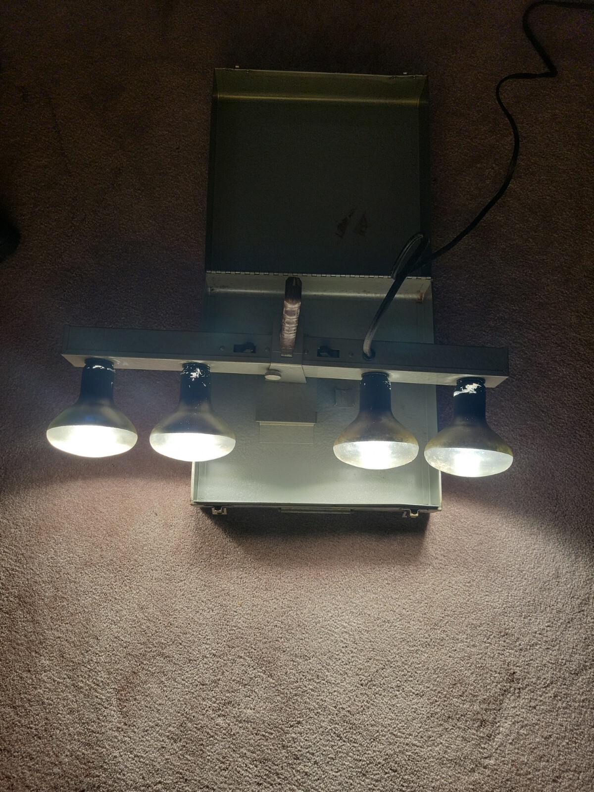 Vtg Chicago Kitchenware Metal Light Bar 4 bulb base Dual Switch with case