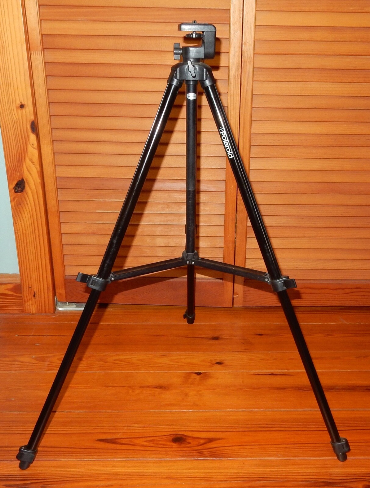 Polaroid Adjustable Height Digital Camera Tripod, 18 1/2″ – 43 1/4″