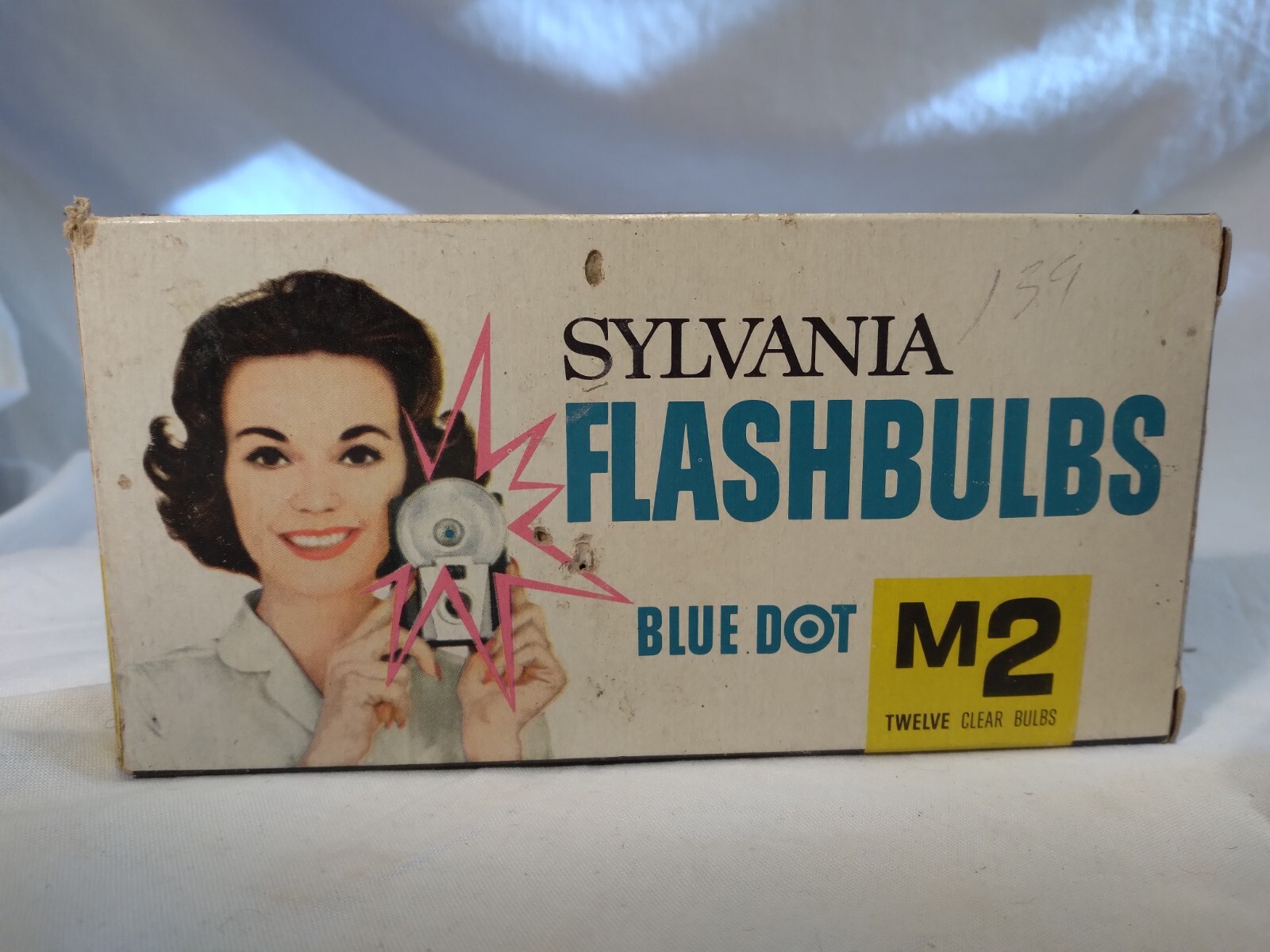 Sylvania Flashbulbs Blue Dot M2 – Incomplete / Sylvania Blue Dot Flash Cubes