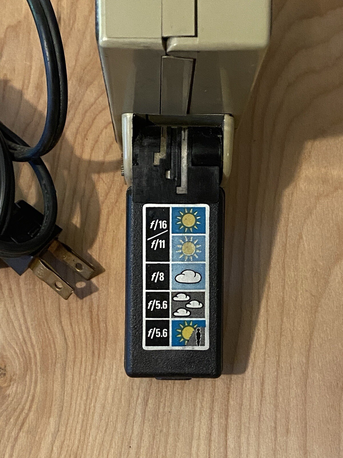 E.J Korvette Deluxe Super 8 Movie Light W/ Kodak Hawkeye Instamatic Model 8