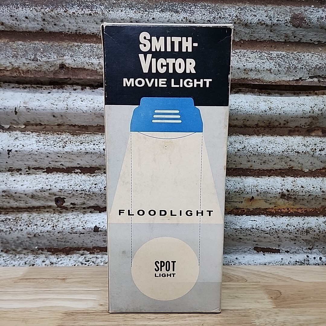 Vintage 1962 Smith-Victor L-8 Compact Spot Light Floodlight Movie Light NOS