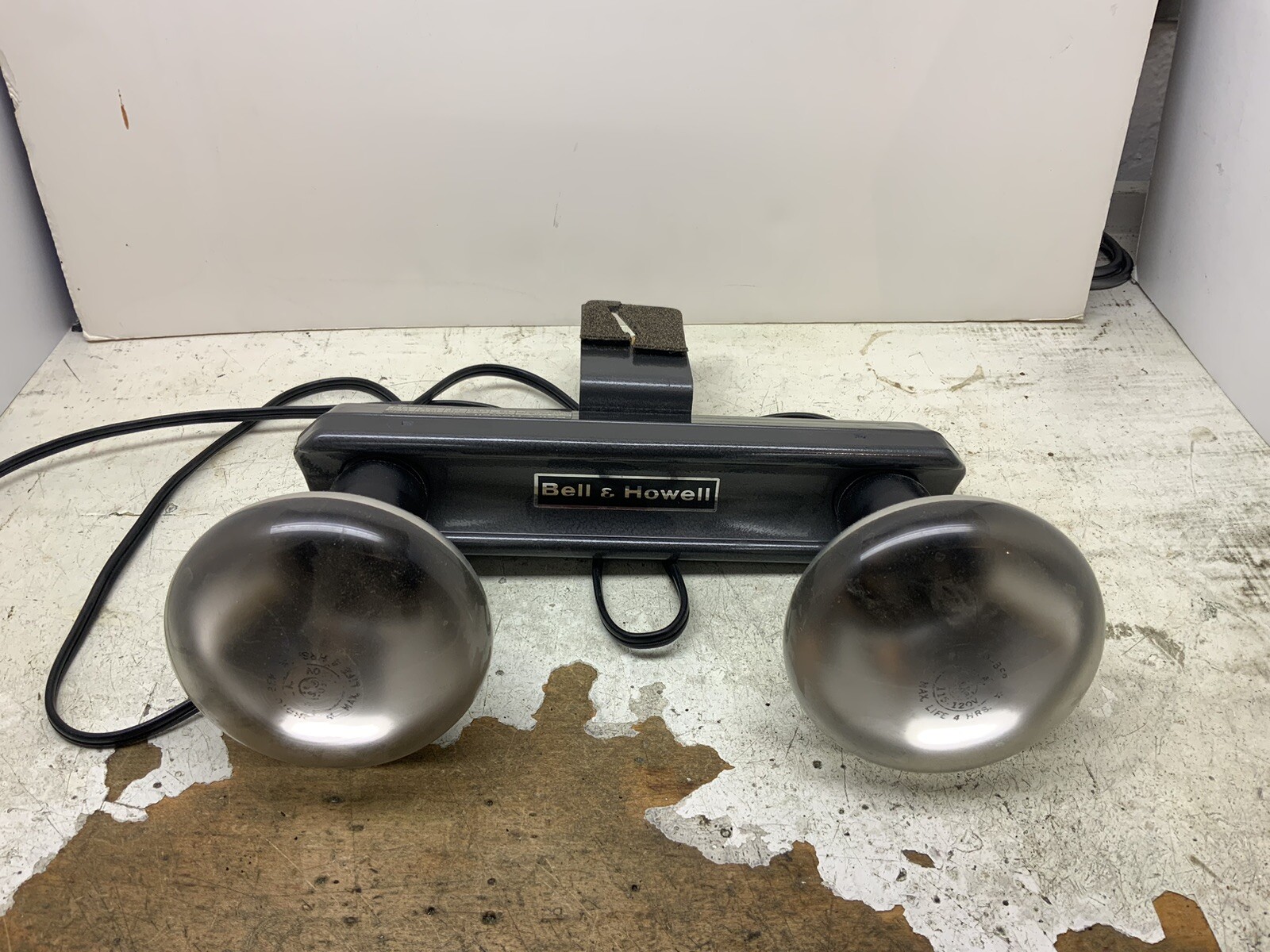 Vintage Bell & Howell Light Bar Flood Lamp 2 Bulbs Working Videography Box