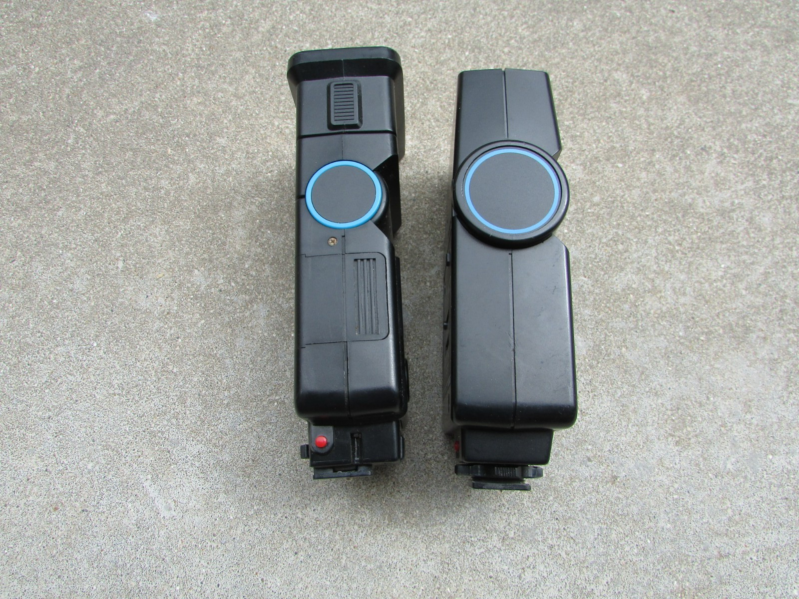Lot of 2 VIVITAR Photo Flash Zoom Thyristar 2500 & Auto Thyristar 2800 For Parts