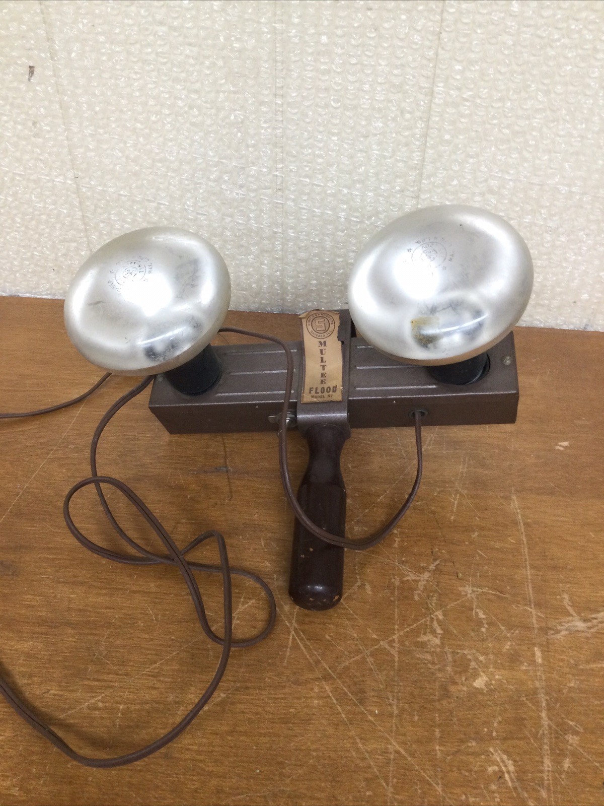 VTG Multee Handheld Movie- Flood -Photo-Light Model N2 + 2 Bulbs + 5 Small Reels