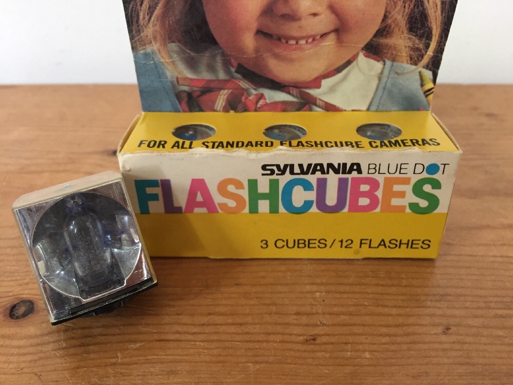 Vintage Sylvania Blue Dot Film Camera Flash Cubes 4 Cubes 15 Flashes Box Works
