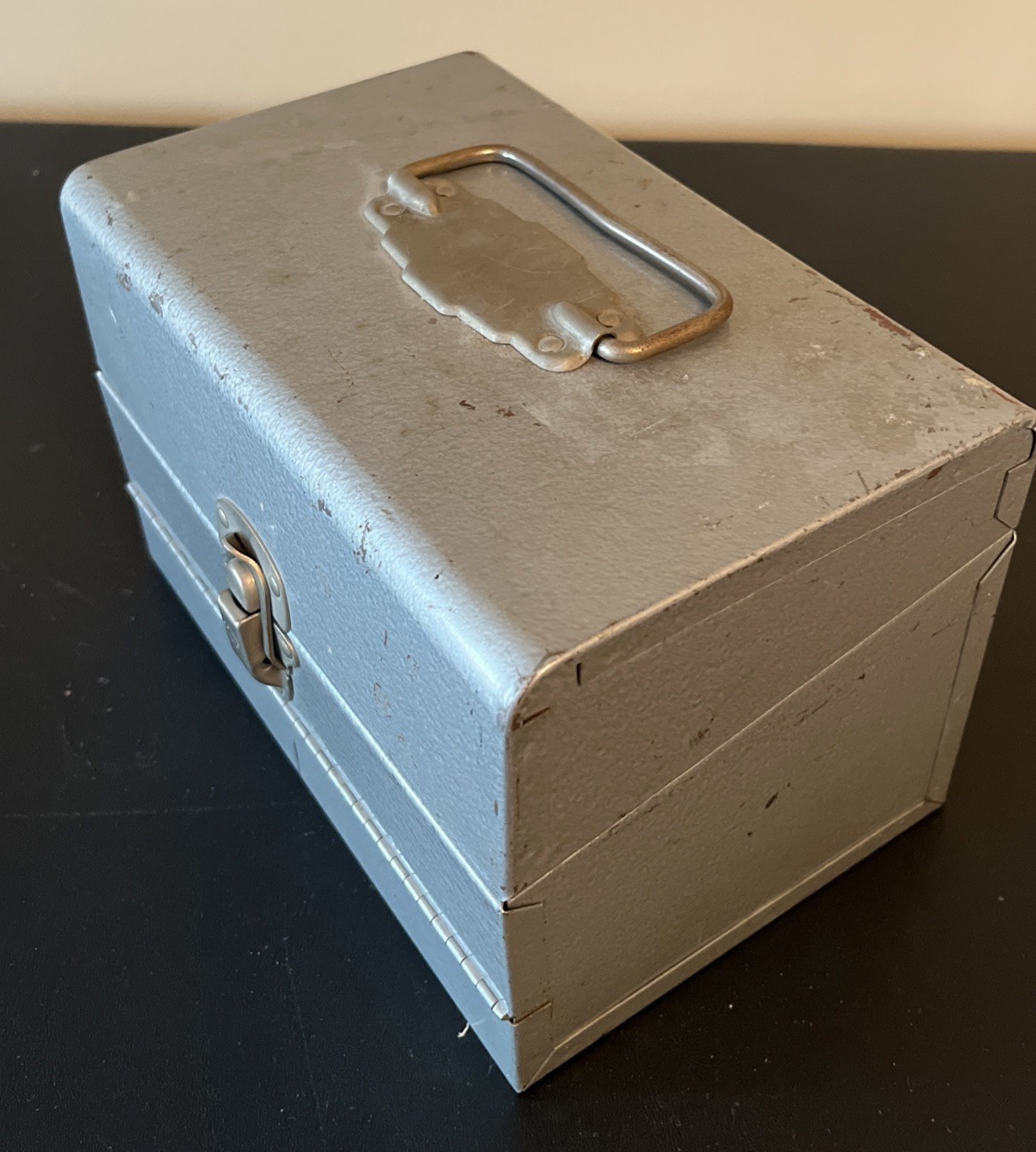 Logan Deluxe 8mm film carrying case for (12) 5” reels, 2 canisters incl