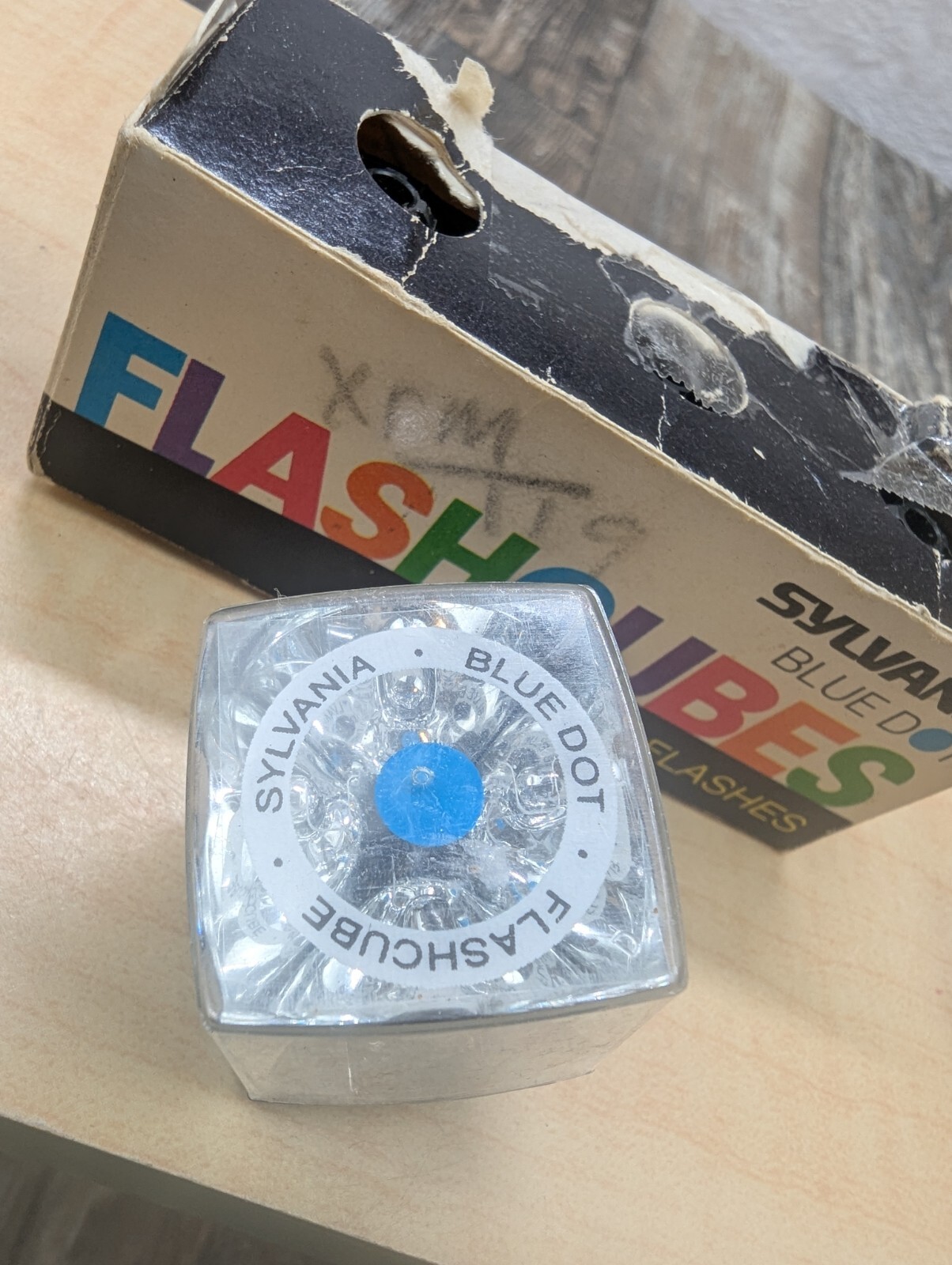 Vintage Sylvania Blue Dot Flash Cubes In Box And Loose. 9 Cubes . 4 Flash🧡💜🤎