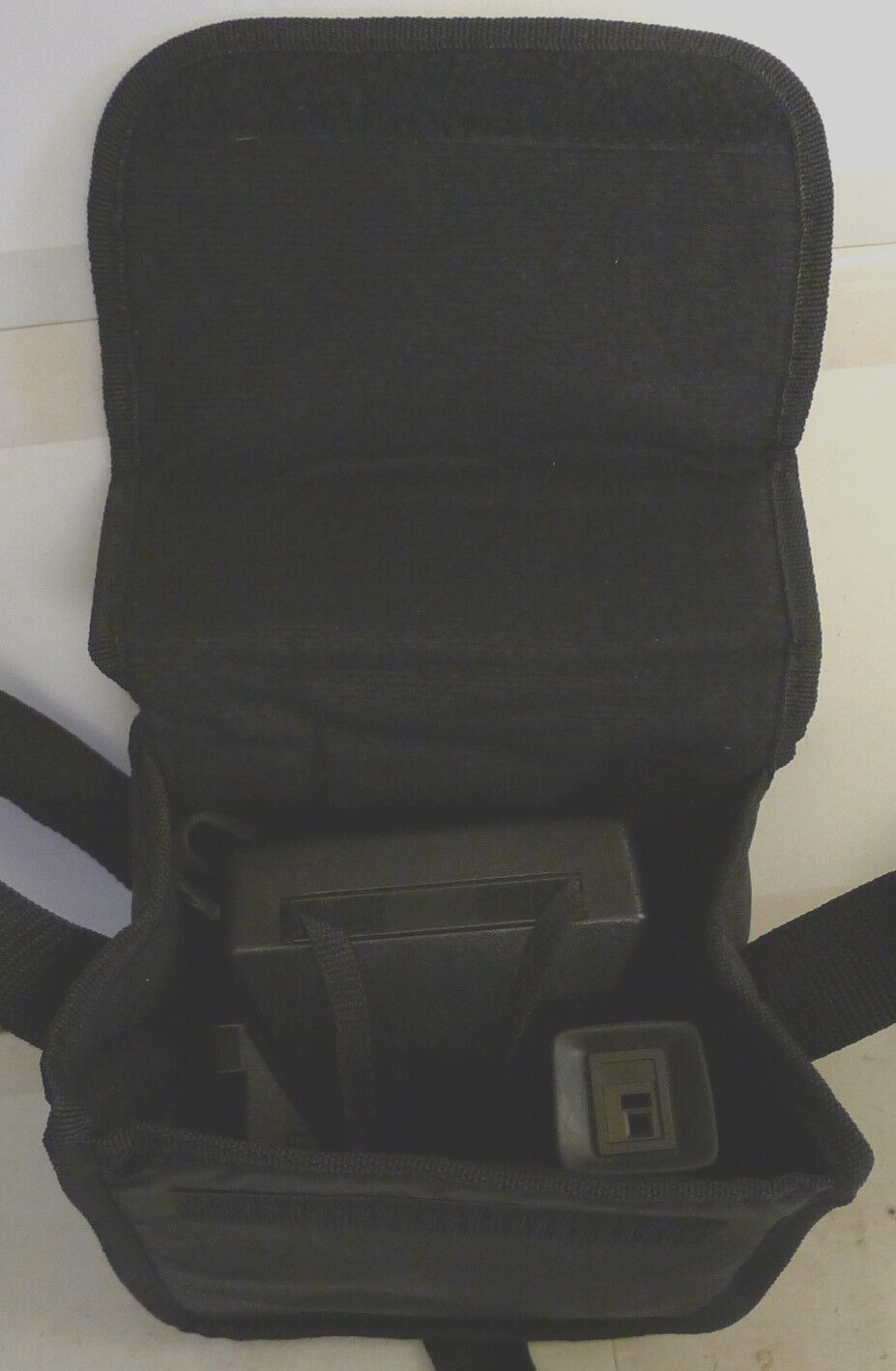 Polaroid Black Nylon 600 Model Camera Carrying Bag w/built in Strap -Original