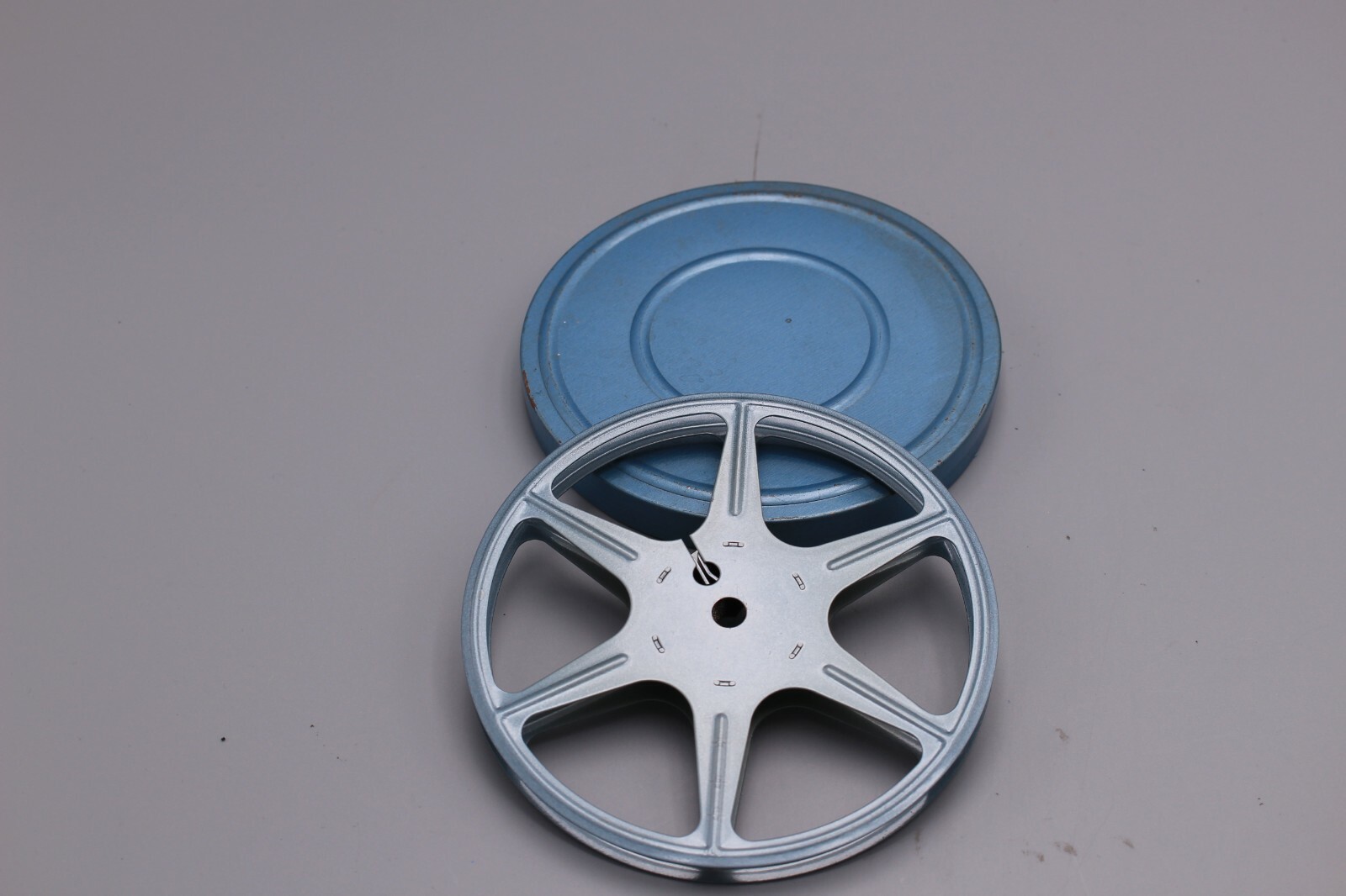 vintage 8mm 200ft reel and case