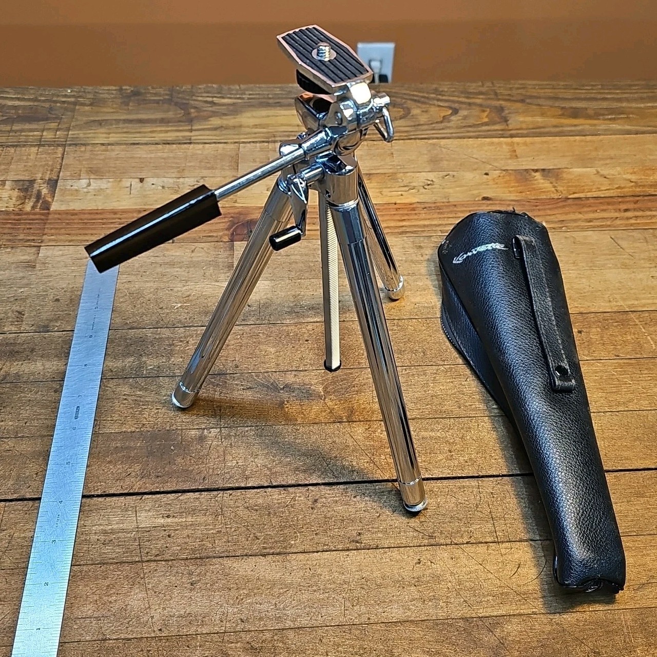 E.J. Korvette Deluxe Elevating Tripod 12″-48″ Photography Videography Vintage