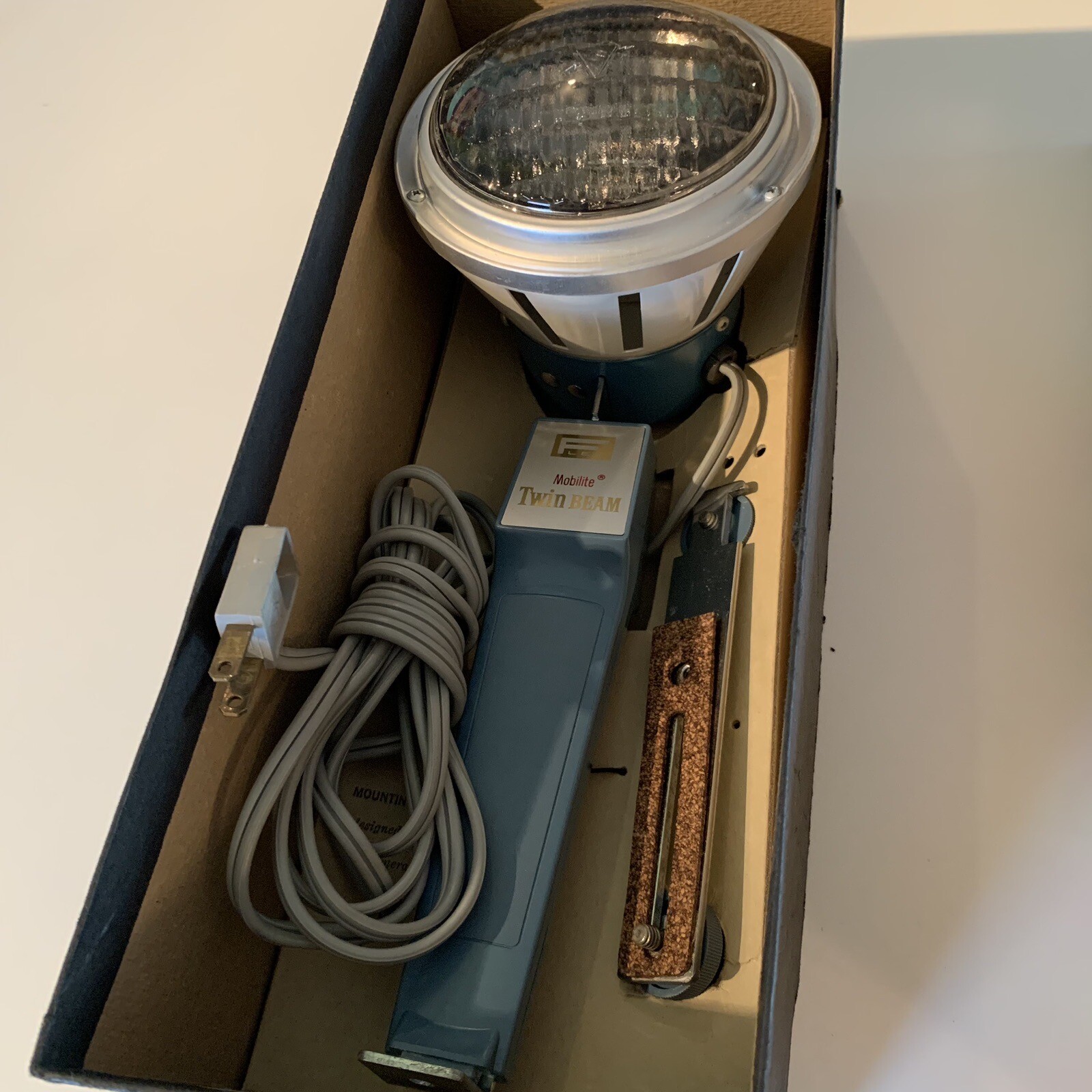 MOBILITE Twin Beam FLOOD/SPOT Light SYLVANIA ZOOM Lamp 3400 K For Home Movies