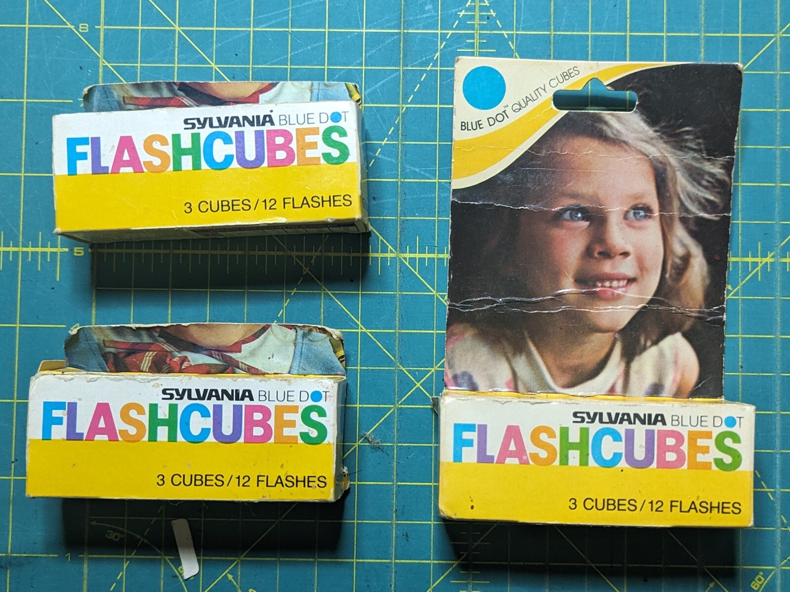 32 flash cubes Assorted brands Sylvania GE Westinghouse