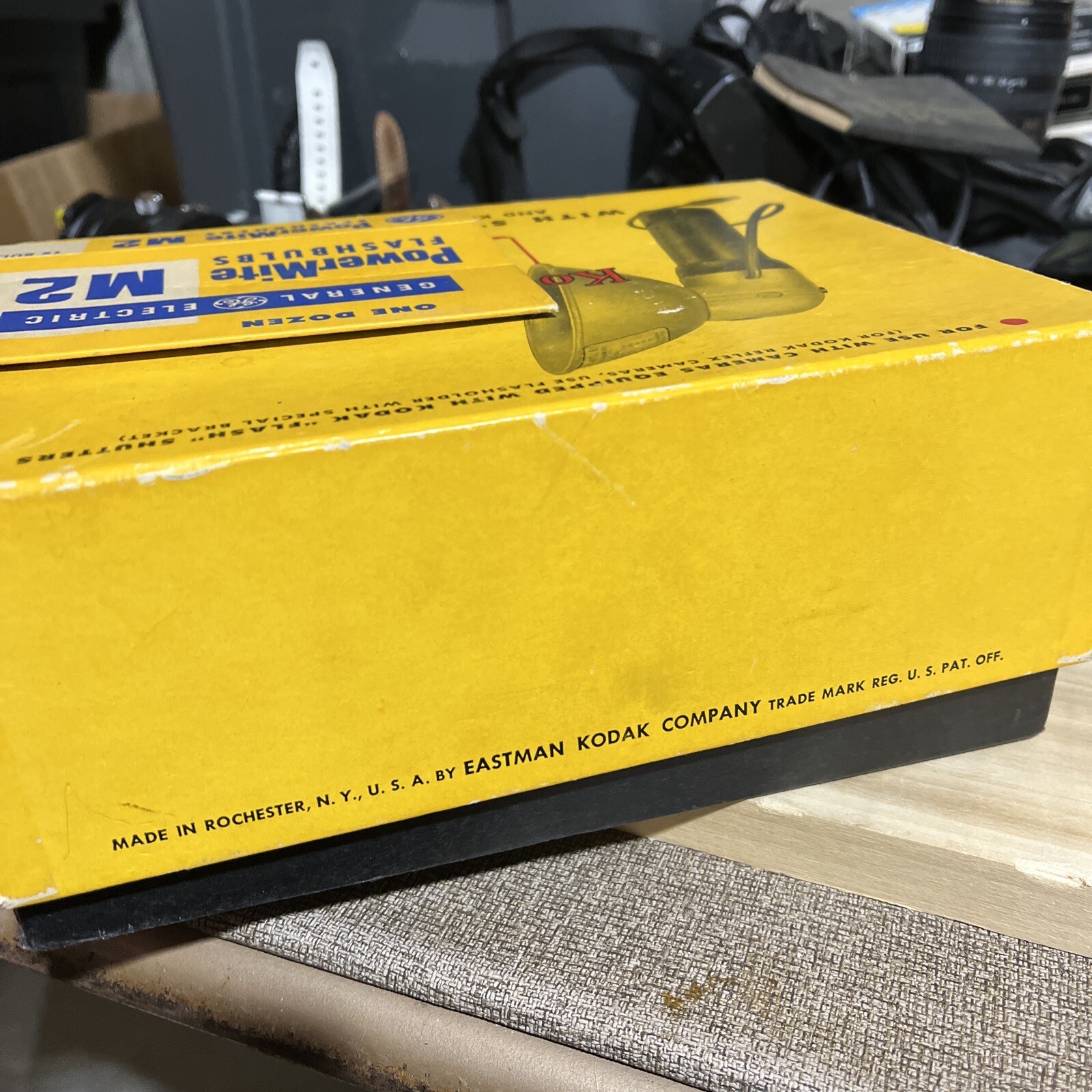 VINTAGE 1950’S KODAK STANDARD FLASHOLDER Orig box, Book And More See Pictures