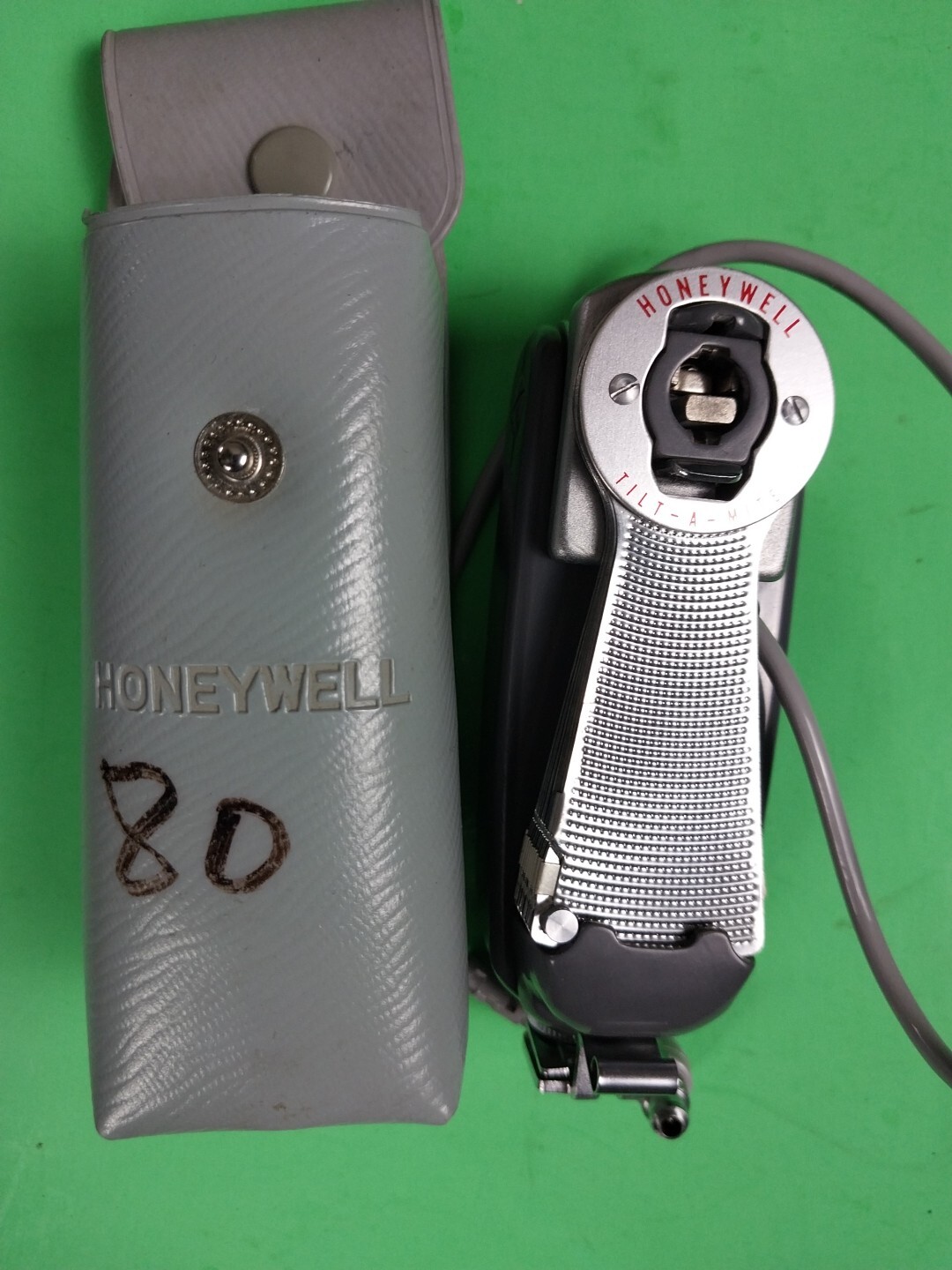 Vintage HONEYWELL TILT-A-MITE Collapsible Fan Camera Flash Unit with Case +Bonus