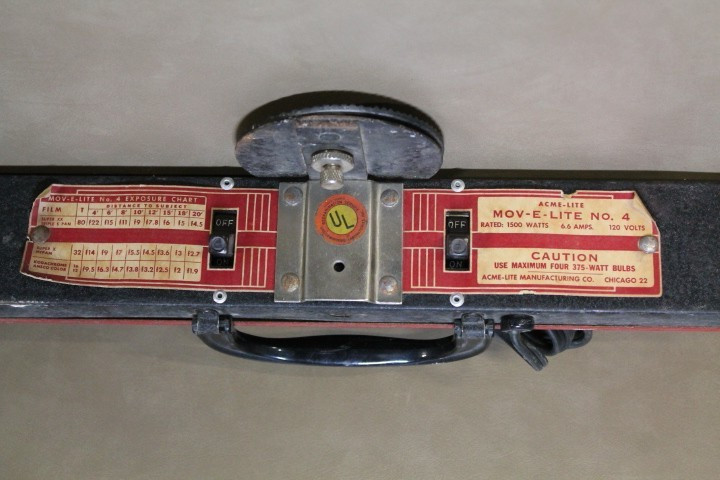 Vintage Acme Lite Mov-E-Lite Model 4 Movie Light 4 Bulb Lighting Bar 26″