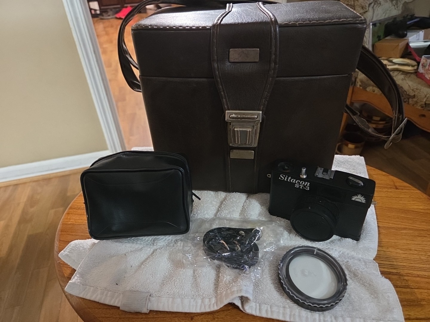 Vintage 1970’s Brown Leather Camera Bag & Camera with Shoulder Strap. 9x5x6.5.