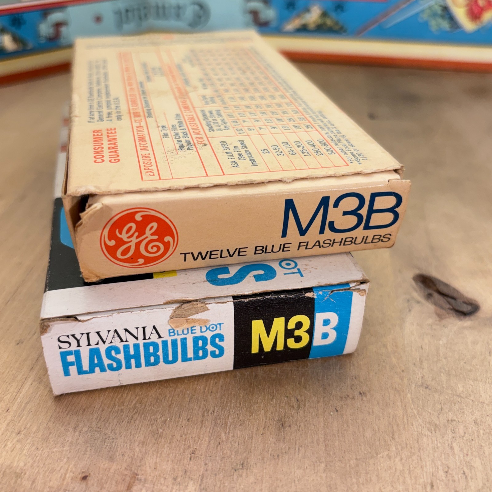 Vintage Lot of 24 Sylvania and GE Blue Dot Flashbulbs M3B