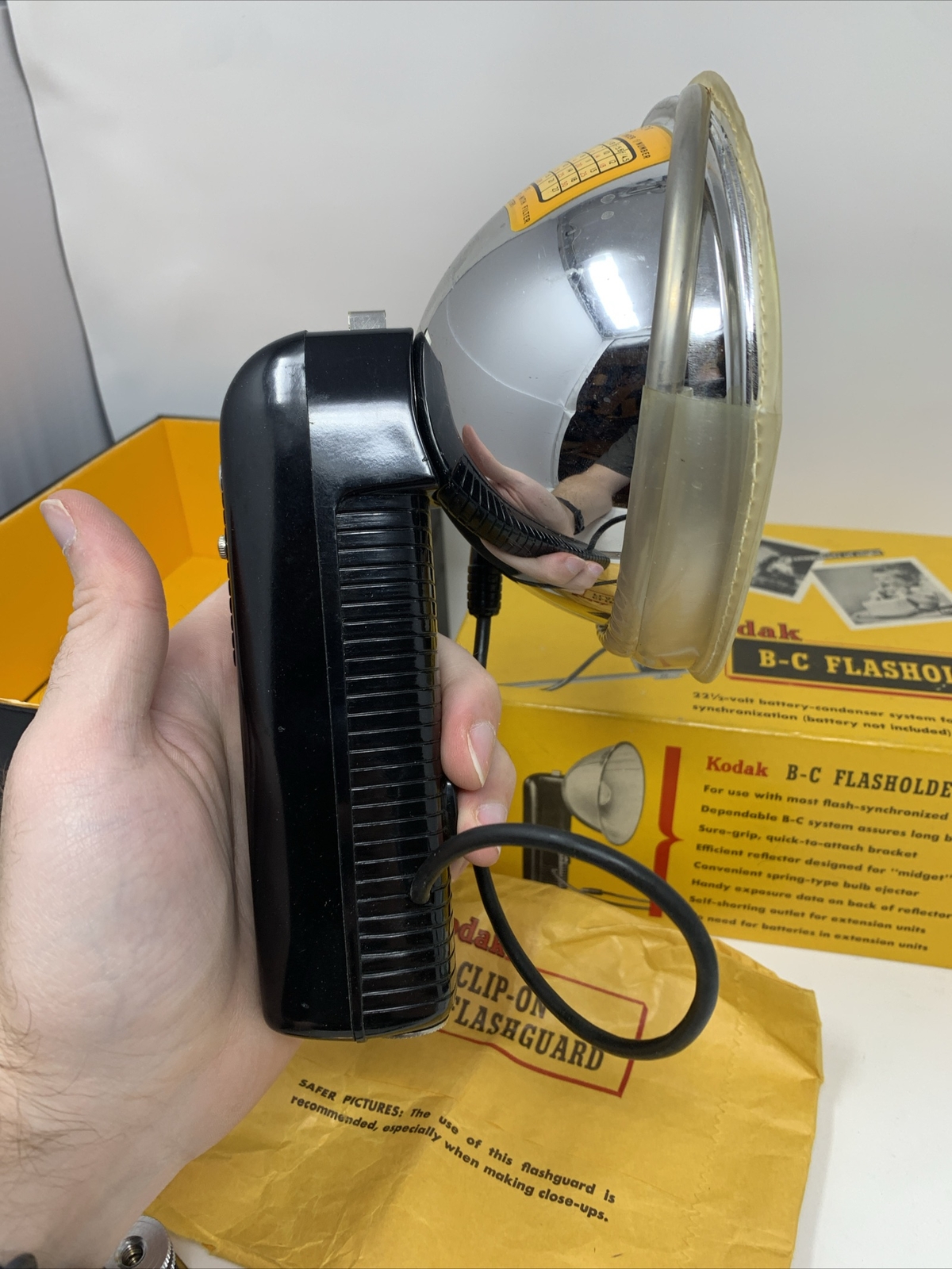 VINTAGE 1950’s KODAK STANDARD FLASHOLDER – With Original Book. Read Description