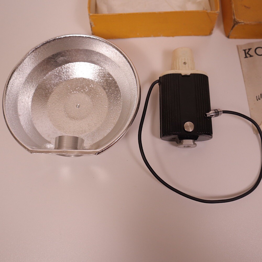 KODAK KODABLITZ flash unit for B15s BAYONET type bulbs METAL REFLECTOR GERMANY