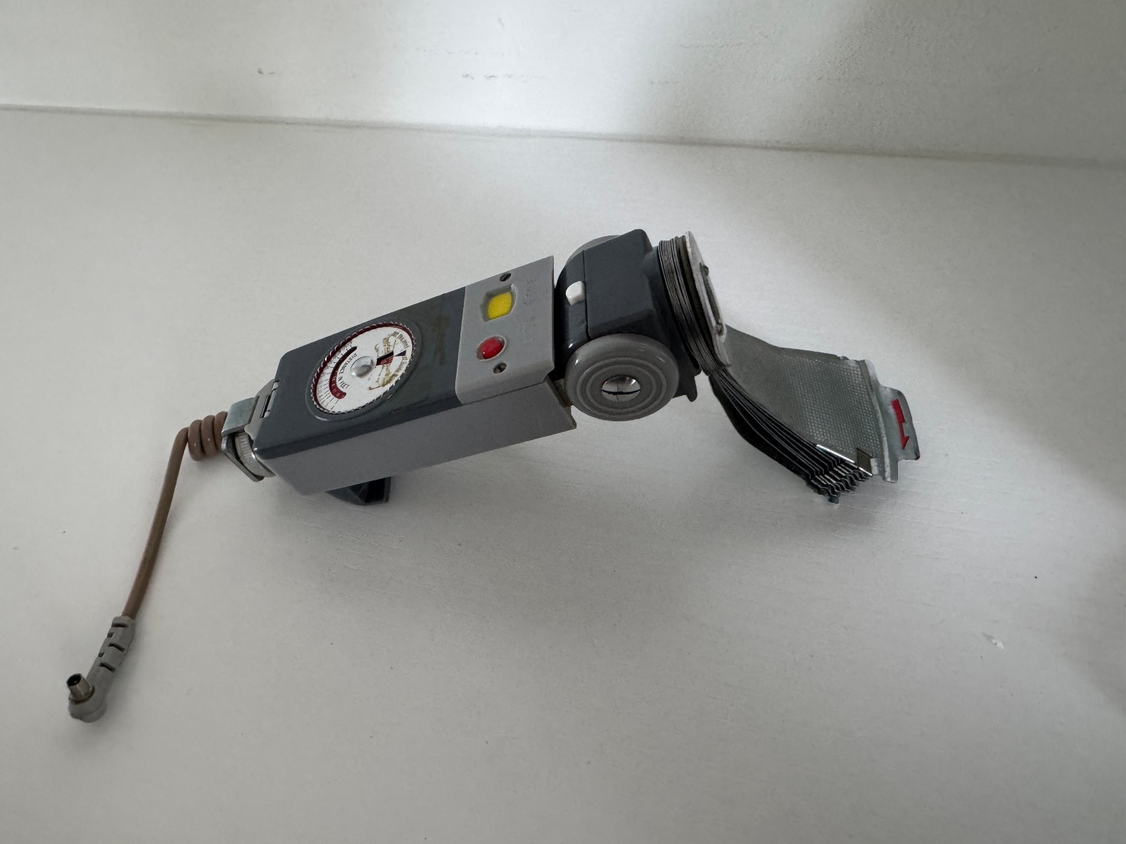 Vintage Honeywell Tilt-A-Mite Collapsible Flash Unit Untested