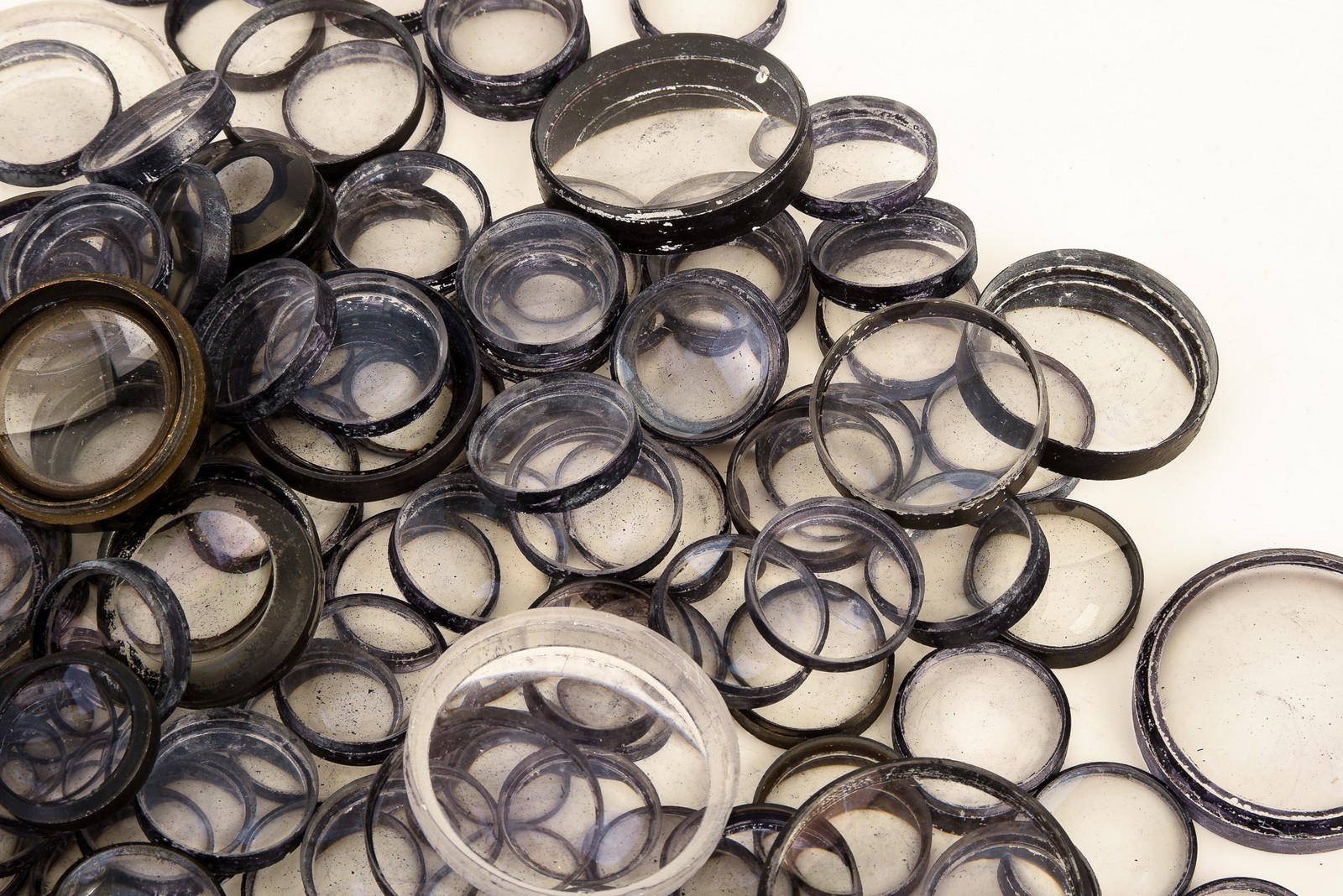 Lot of Loose Vintage Camera Lens Elements Most are 3/4 Inch Diameter AS-IS V26