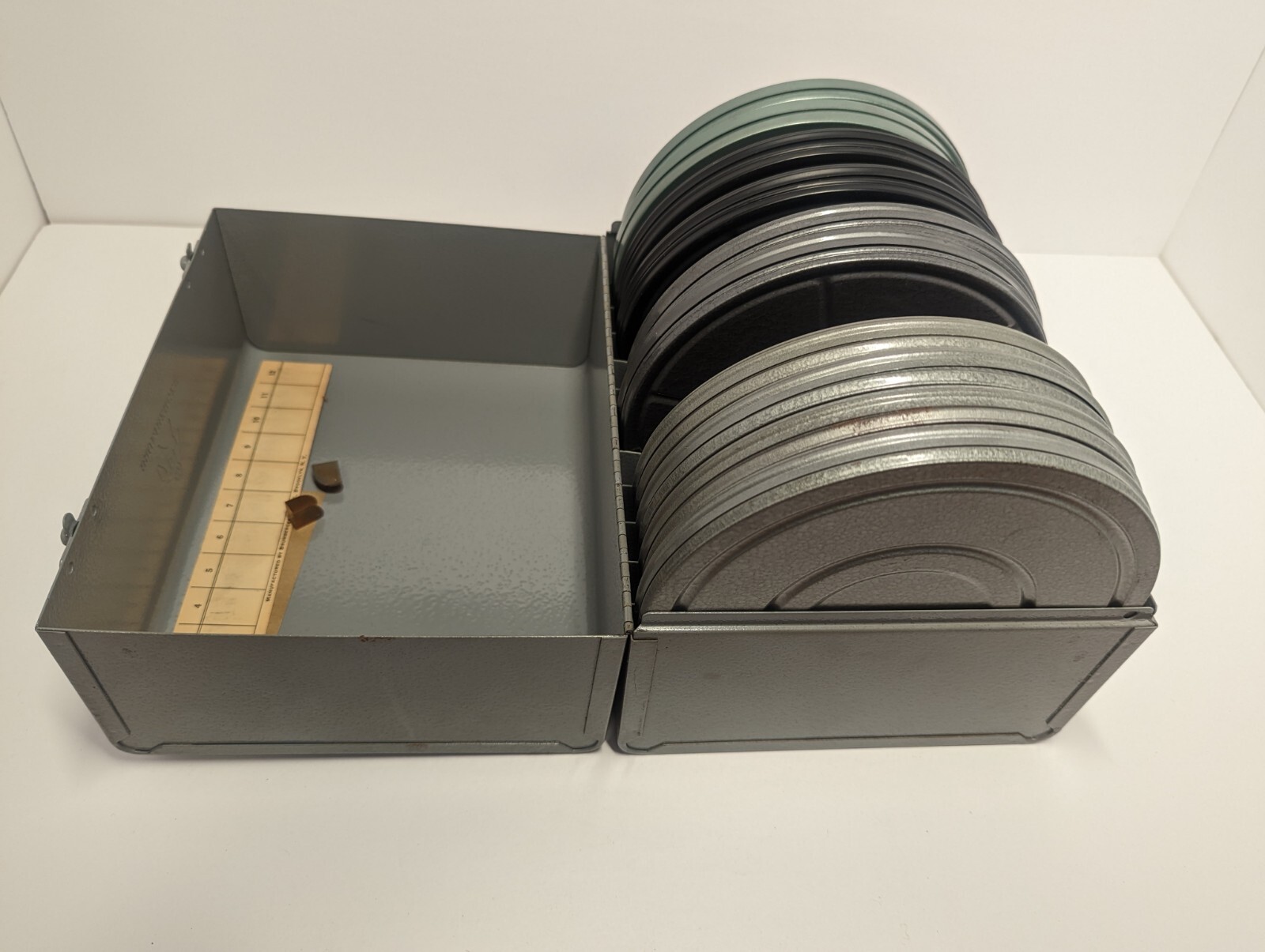 Vintage BRUMBERGER Super 8mm Film Reel Holder Carry Case Metal Box w 11 cases