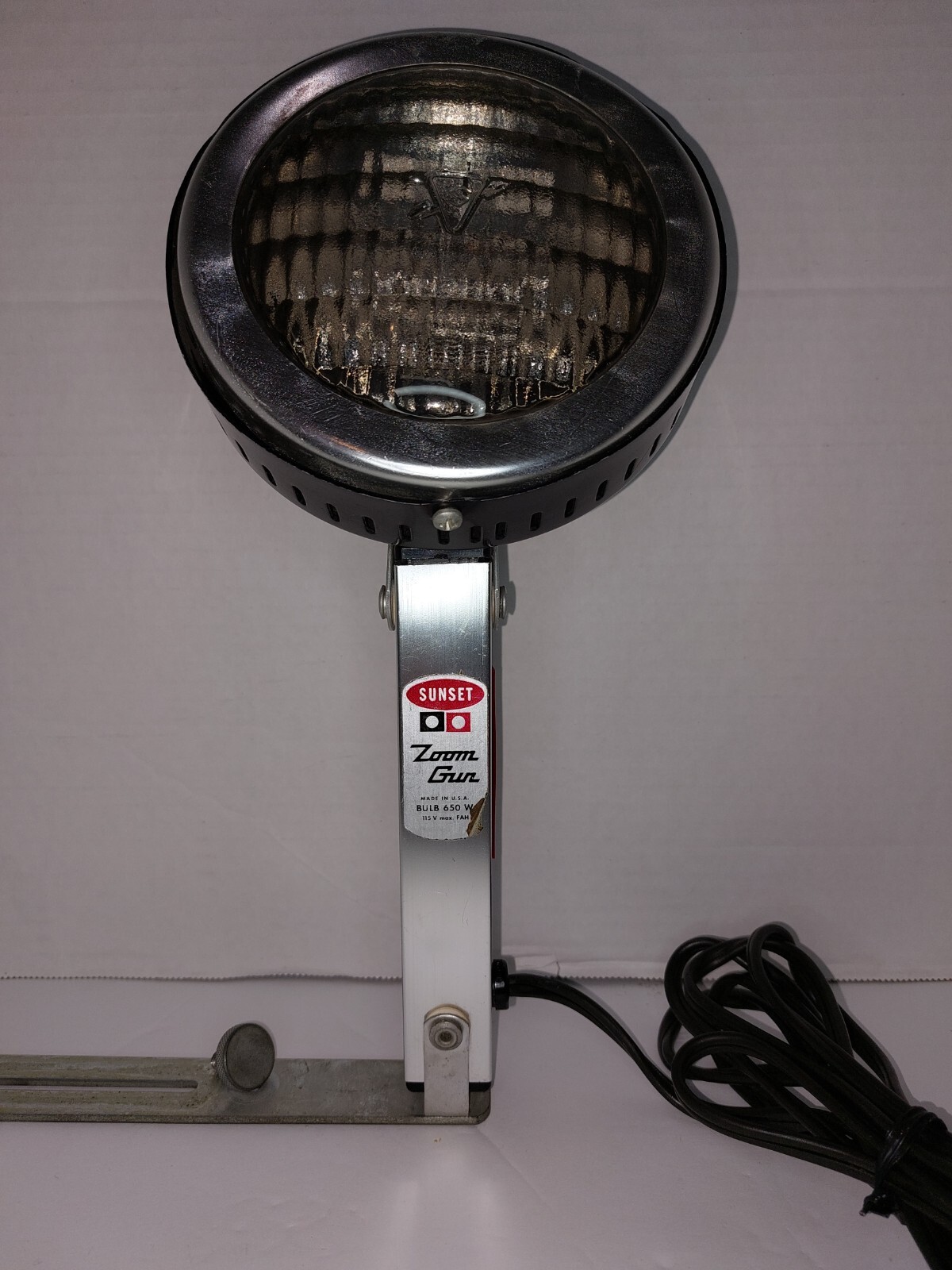 Vintage Sunset Zoom Gun Movie Light Camera Flash 650 Watt Bulb Made in USA