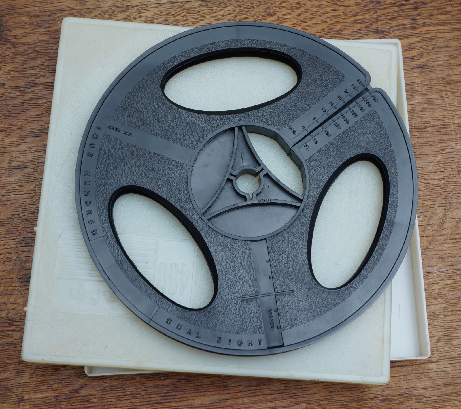 Dual 8 / 400ft Plastic Take-Up Reel.