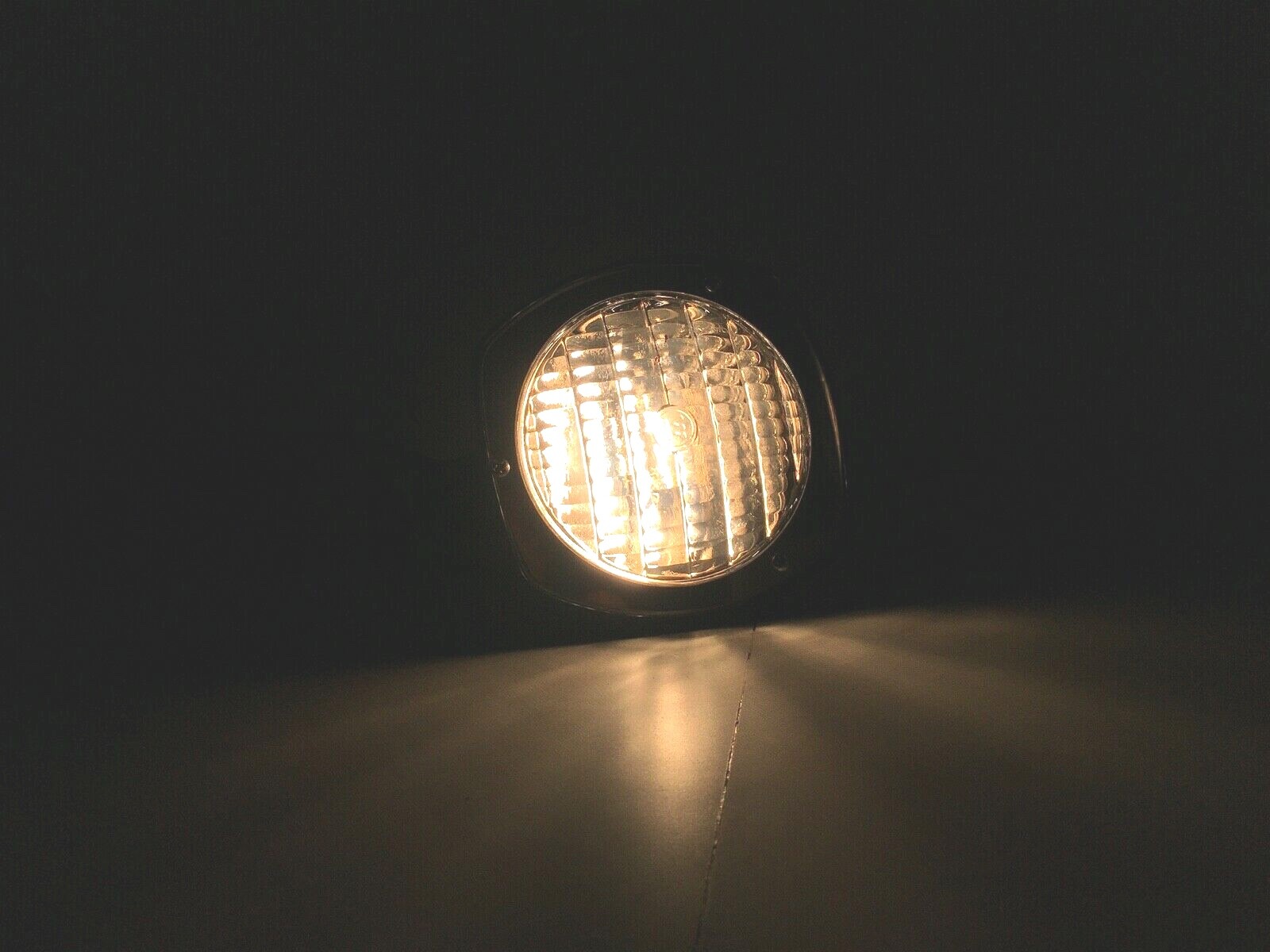 Vintage Atlas Warner Super 8 Sealed Beam Movie Light Model 855 – Works!