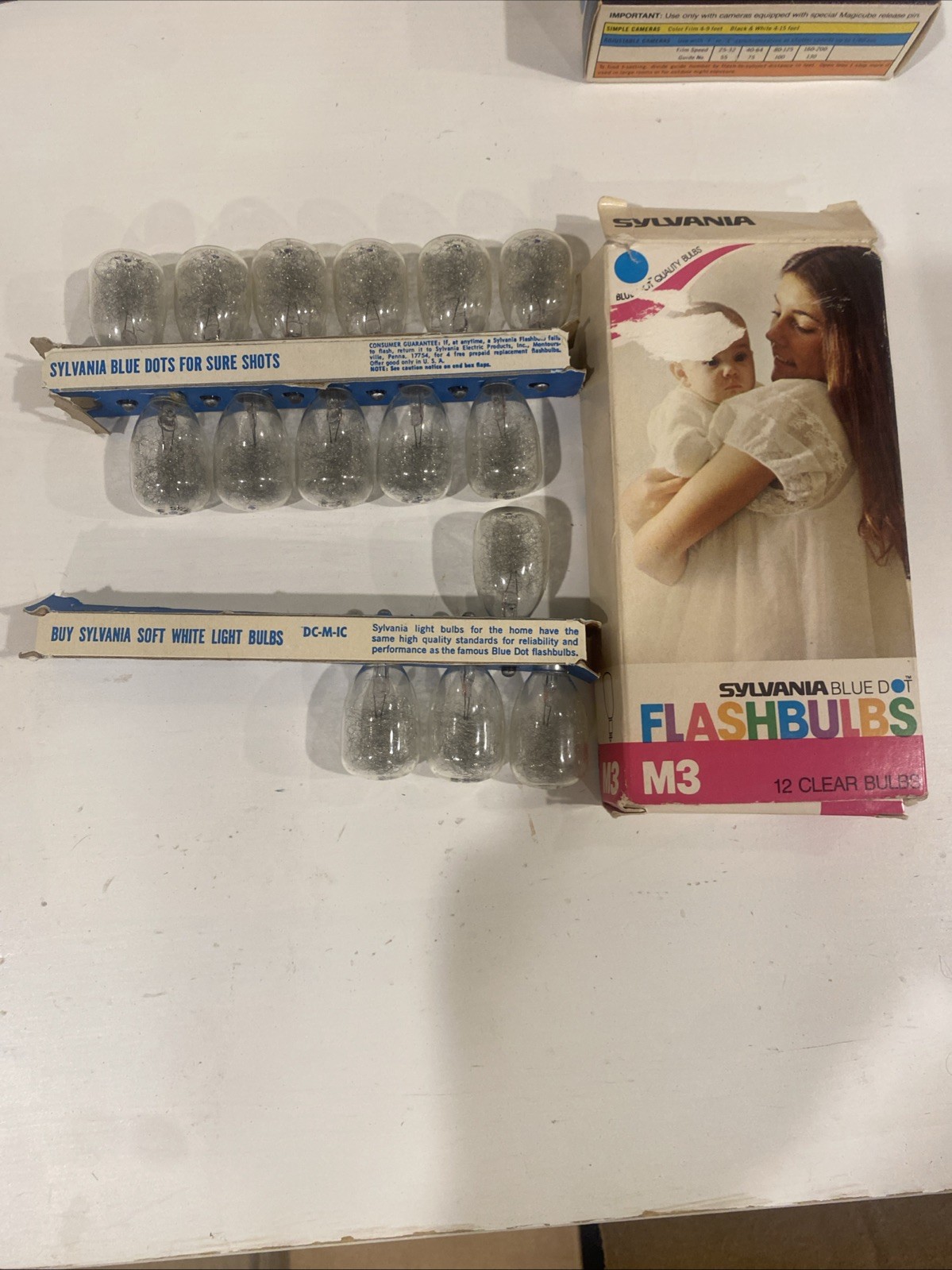Sylvania Blue Dot Flash Lot – MAGICCUBES, FLASHCUBES, FLASHBULBS