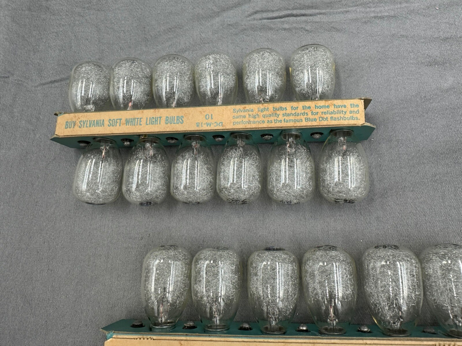 Vintage 2 Boxes Of 12 Sylvania Blue Dot Clear M2 Camera Flashbulbs 24 Bulbs
