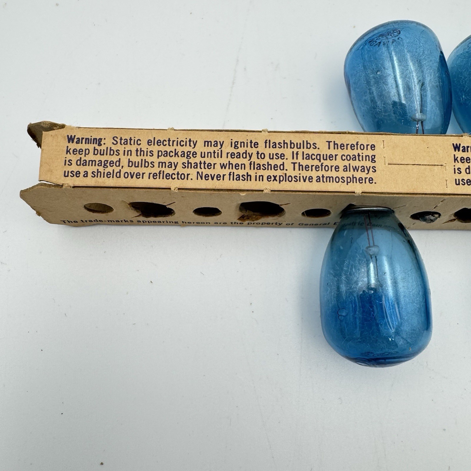 Vintage GE M2B Flashbulbs – 6 Blue Bulbs – General Electric New Old Stock
