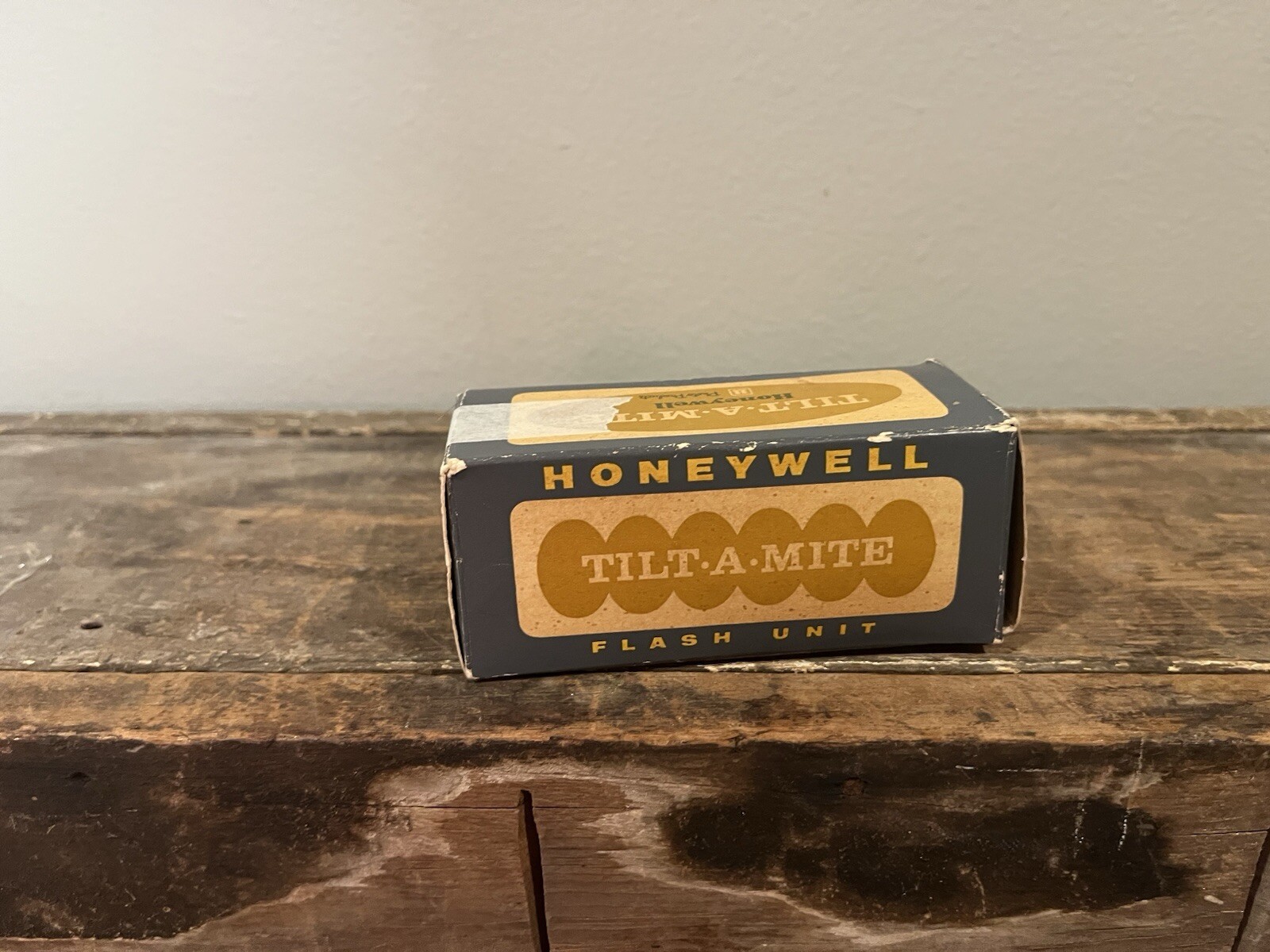 Honeywell Vintage Tilt-A-Mite Camera Flash Gun Collapsible Fan IOB