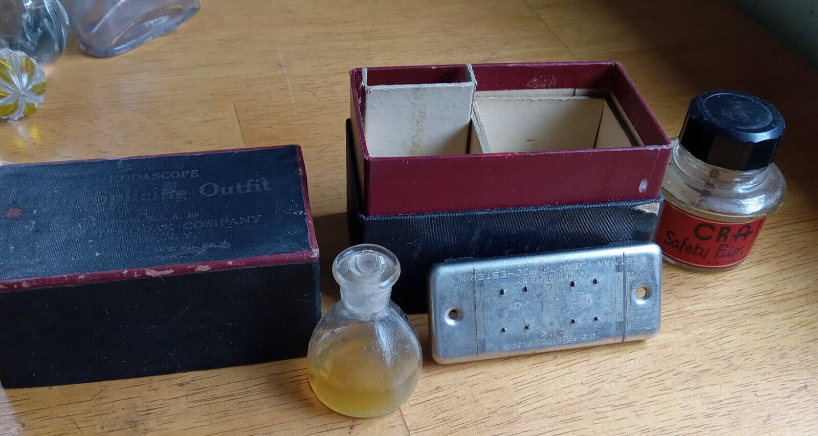 KODASCOPE FILM SPLICING OUTFIT EASTMAN KODAK CO BOTTLES ETC IN ORIGINAL BOX