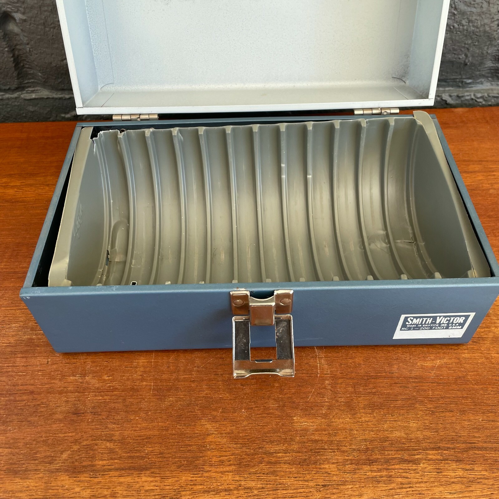 Smith-Victor 8mm Film Reel Carrying Case Holds 12 Five Inch Reels