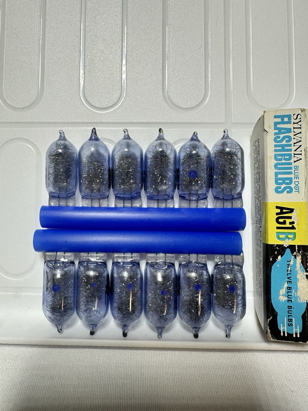 1 Box of 12 AG1B SYLVANIA BLUE DOT FLASHBULBS New Old Stock