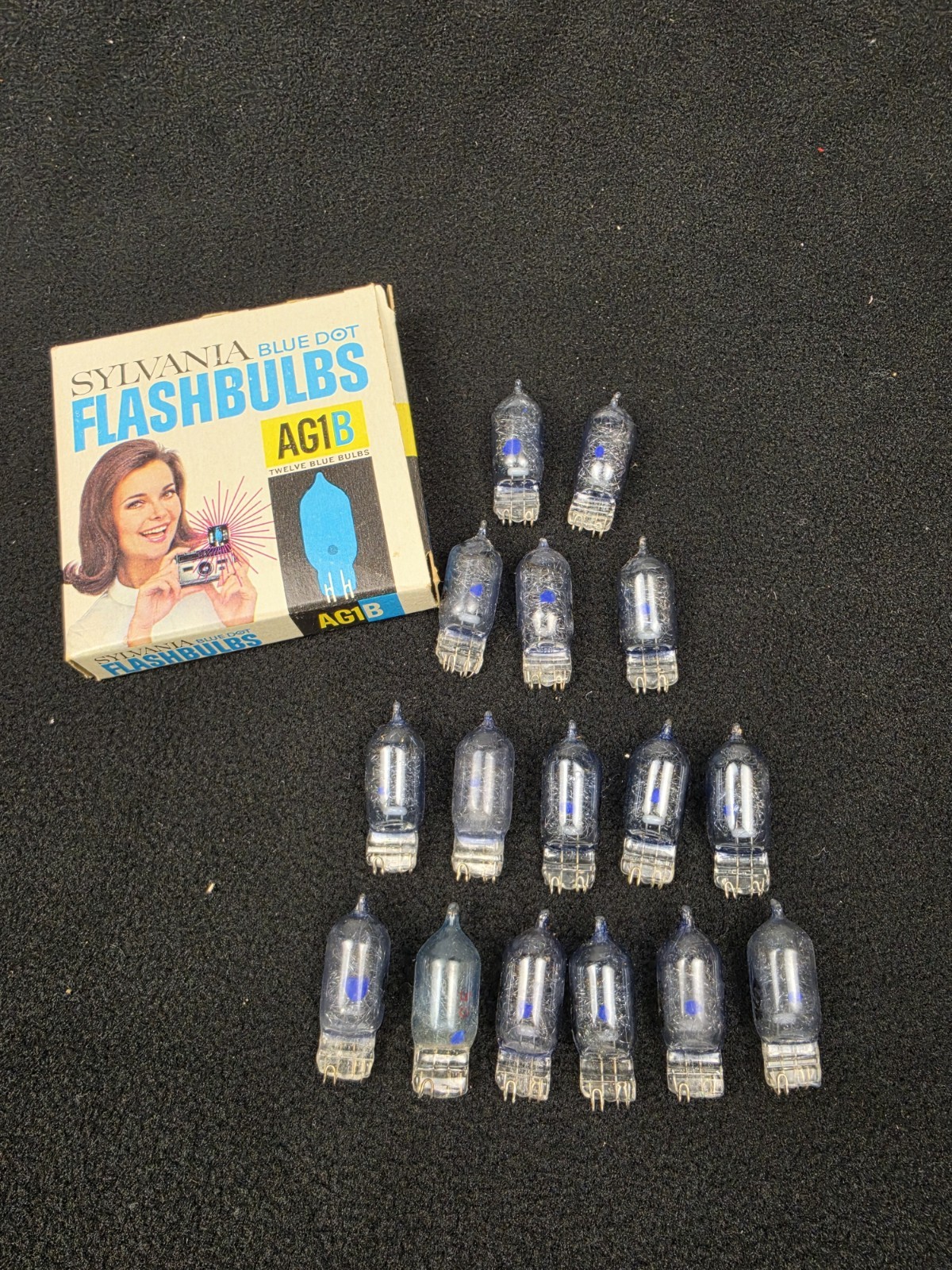 Vintage Sylvania AG1B Blue Dot Flashbulbs 12 Bulbs Made in USA Untested