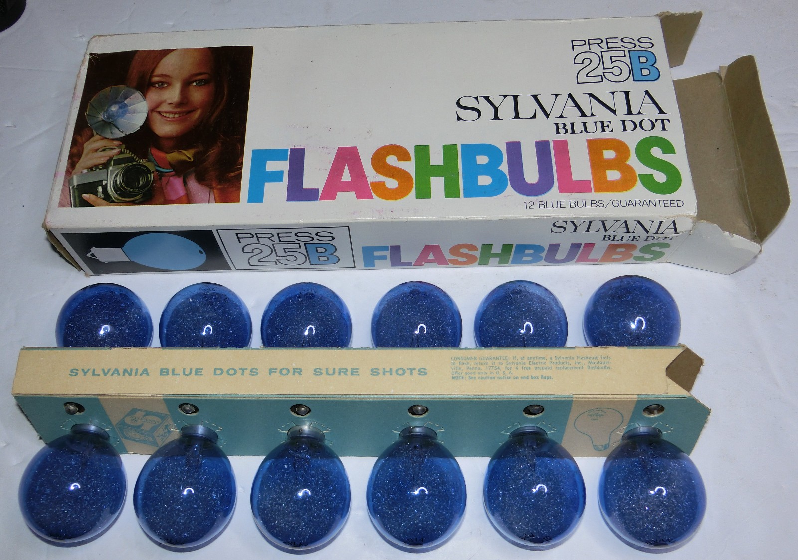 Vintage Sylvania Blue Dot Press 25B Flashbulbs – Complete pack of 12